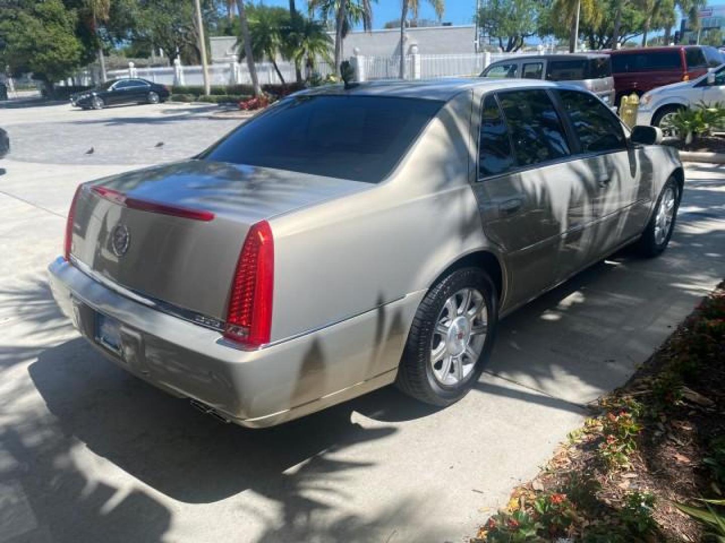 2008 Gold Mist /Shale/Cocoa Cadillac DTS w/1SB LOW MILES SUNROOF (1G6KD57Y38U) with an Northstar 4.6L DOHC V8 Engine engine, Automatic transmission, located at 4701 North Dixie Hwy, Pompano Beach, FL, 33064, (954) 422-2889, 26.240938, -80.123474 - OUR WEBPAGE FLORIDACARS1.COM HAS OVER 100 PHOTOS AND FREE CARFAX LINK 2008 CADILLAC DTS SUNROOF 1SB VIN: 1G6KD57Y38U159186 1 G 6 K D 5 7 Y 3 8 U 1 5 9 1 8 6 SEDAN 4 DR 4.6L V8 F GASOLINE FRONT WHEEL DRIVE Top Features A/C Seat(s) Luxury Package Alloy Wheels Memory Seat(s) BOSE Sound System Blind Spo - Photo#7