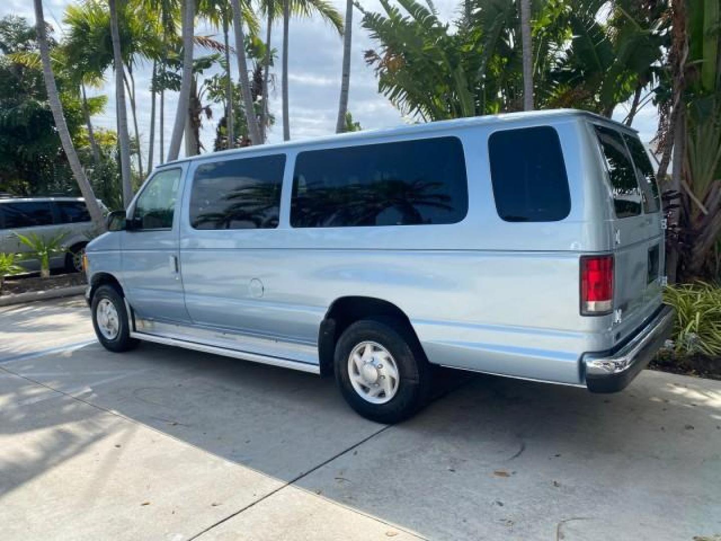 1999 Light Blue /Medium Parchment Ford Econoline Wagon XLT 15 PAS VAN EXT (1FBSS31S6XH) with an 6.8L EFI V10 Engine engine, Automatic transmission, located at 4701 North Dixie Hwy, Pompano Beach, FL, 33064, (954) 422-2889, 26.240938, -80.123474 - OUR WEBPAGE FLORIDACARS1.COM HAS OVER 100 PHOTOS AND FREE CARFAX LINK 1999 1999 FORD E-350 XL XLT SD 15 PASSENGER VIN: 1FBSS31S6XHB80914 VAN 6.8L V10 F SOHC 20V GASOLINE REAR WHEEL DRIVE Top Features Cloth Seats Basic Features ABS Brakes Air Conditioning Cassette Player Power Locks AM/FM Stereo Auto - Photo#5