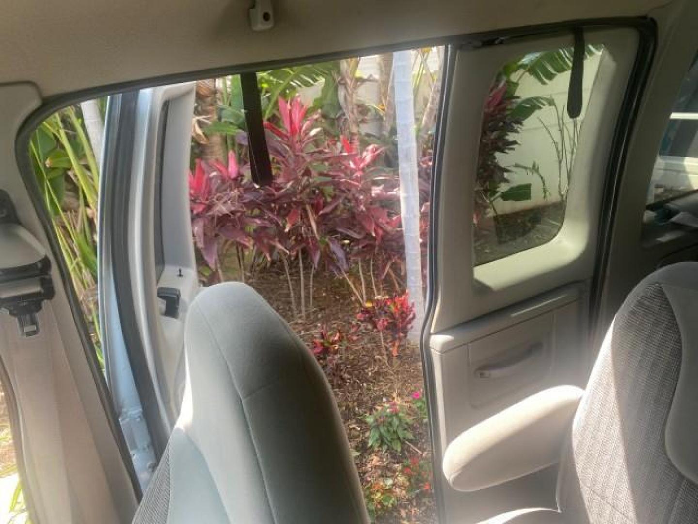 1999 Light Blue /Medium Parchment Ford Econoline Wagon XLT 15 PAS VAN EXT (1FBSS31S6XH) with an 6.8L EFI V10 Engine engine, Automatic transmission, located at 4701 North Dixie Hwy, Pompano Beach, FL, 33064, (954) 422-2889, 26.240938, -80.123474 - OUR WEBPAGE FLORIDACARS1.COM HAS OVER 100 PHOTOS AND FREE CARFAX LINK 1999 1999 FORD E-350 XL XLT SD 15 PASSENGER VIN: 1FBSS31S6XHB80914 VAN 6.8L V10 F SOHC 20V GASOLINE REAR WHEEL DRIVE Top Features Cloth Seats Basic Features ABS Brakes Air Conditioning Cassette Player Power Locks AM/FM Stereo Auto - Photo#96