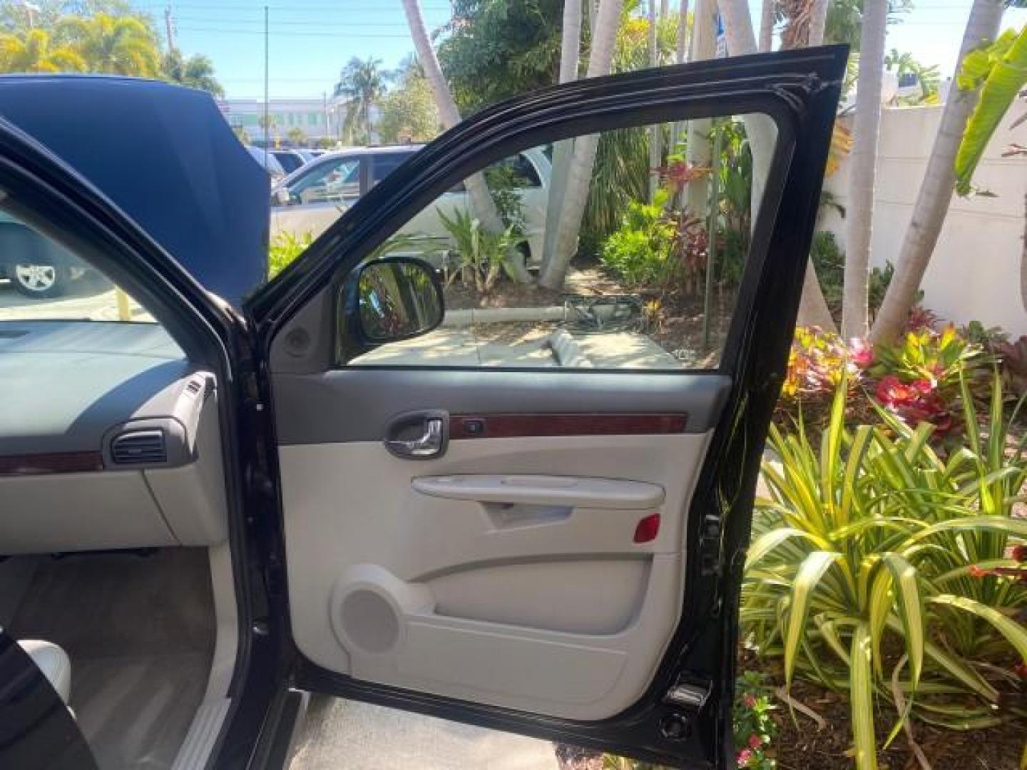 2007 Black Onyx /Gray Buick Rendezvous CXL LOW MILES 33,014 3RD ROW (3G5DA03L47S) with an 3.5L V6 SFI Engine engine, Automatic transmission, located at 4701 North Dixie Hwy, Pompano Beach, FL, 33064, (954) 422-2889, 26.240938, -80.123474 - OUR WEBPAGE FLORIDACARS1.COM HAS OVER 100 PHOTOS AND FREE CARFAX LINK 2007 BUICK RENDEZVOUS CXL NEW $32,314 VIN: 3G5DA03L47S575376 3 G 5 D A 0 3 L 4 7 S 5 7 5 3 7 6 4 DOOR WAGON/SPORT UTILITY 3.5L V6 F 17 INCH CHROME RIMS GASOLINE FRONT WHEEL DRIVE Highlighted Features Heated Seats Leather Seats AM/ - Photo#11