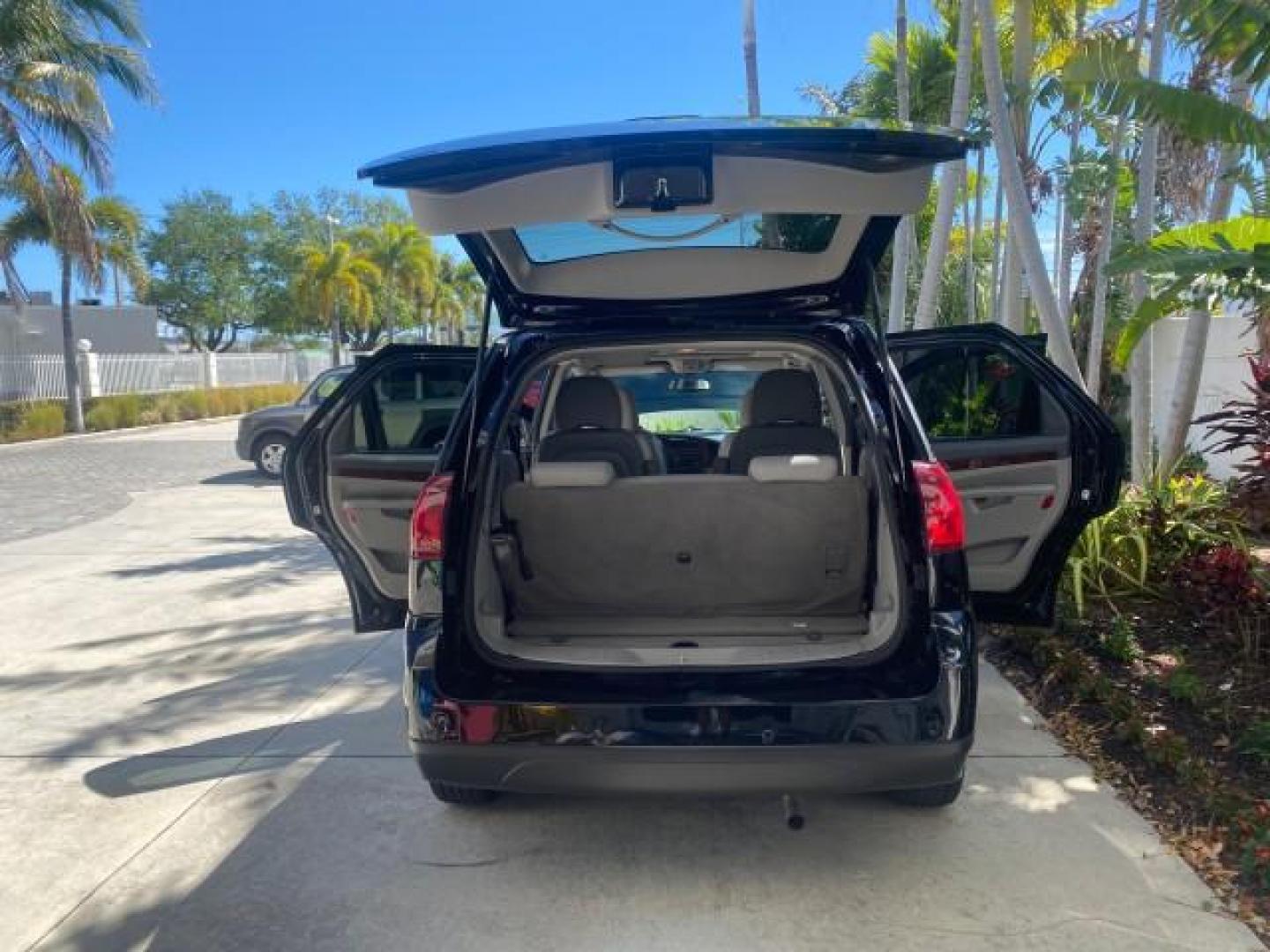 2007 Black Onyx /Gray Buick Rendezvous CXL LOW MILES 33,014 3RD ROW (3G5DA03L47S) with an 3.5L V6 SFI Engine engine, Automatic transmission, located at 4701 North Dixie Hwy, Pompano Beach, FL, 33064, (954) 422-2889, 26.240938, -80.123474 - OUR WEBPAGE FLORIDACARS1.COM HAS OVER 100 PHOTOS AND FREE CARFAX LINK 2007 BUICK RENDEZVOUS CXL NEW $32,314 VIN: 3G5DA03L47S575376 3 G 5 D A 0 3 L 4 7 S 5 7 5 3 7 6 4 DOOR WAGON/SPORT UTILITY 3.5L V6 F 17 INCH CHROME RIMS GASOLINE FRONT WHEEL DRIVE Highlighted Features Heated Seats Leather Seats AM/ - Photo#15