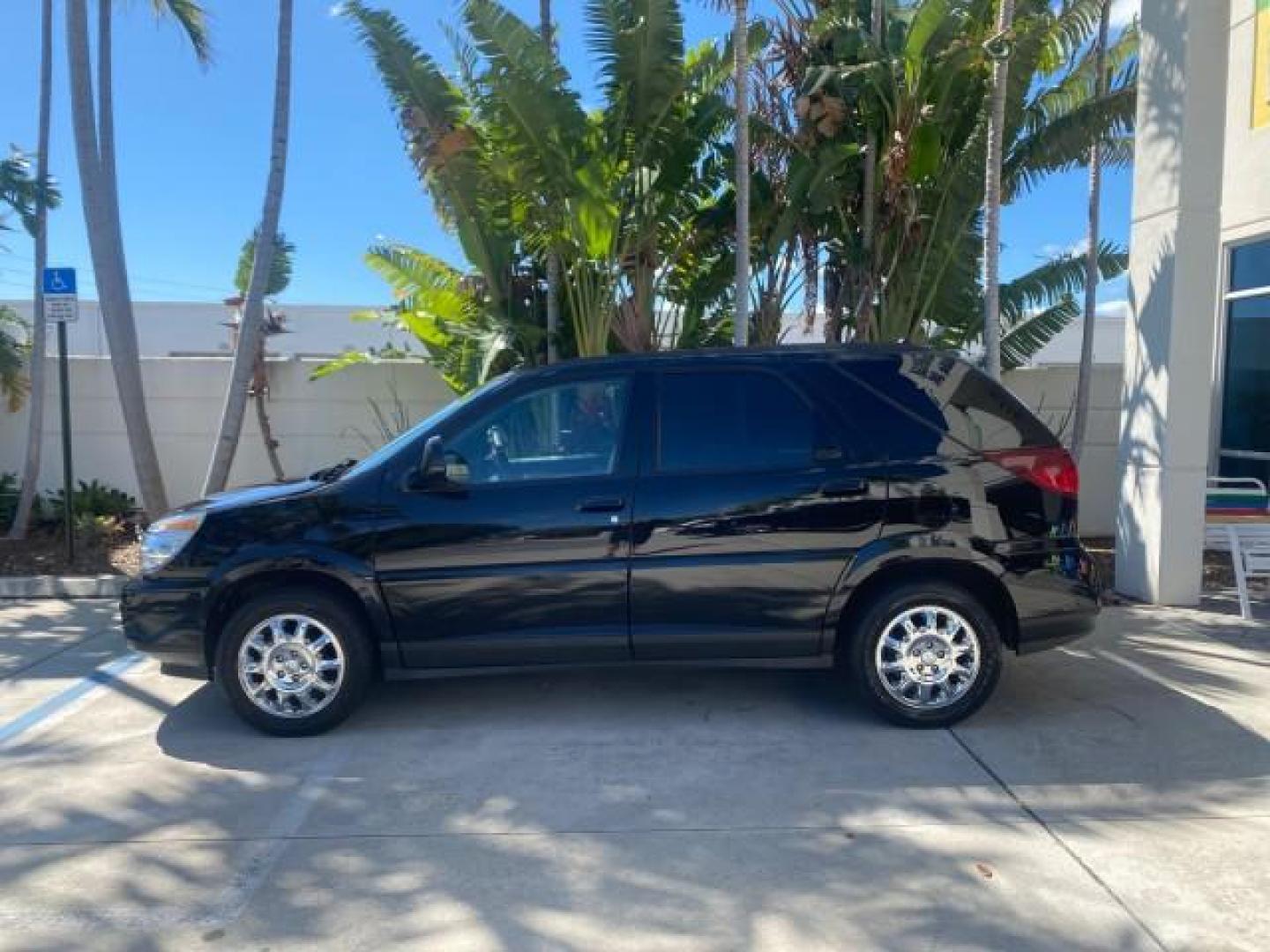2007 Black Onyx /Gray Buick Rendezvous CXL LOW MILES 33,014 3RD ROW (3G5DA03L47S) with an 3.5L V6 SFI Engine engine, Automatic transmission, located at 4701 North Dixie Hwy, Pompano Beach, FL, 33064, (954) 422-2889, 26.240938, -80.123474 - OUR WEBPAGE FLORIDACARS1.COM HAS OVER 100 PHOTOS AND FREE CARFAX LINK 2007 BUICK RENDEZVOUS CXL NEW $32,314 VIN: 3G5DA03L47S575376 3 G 5 D A 0 3 L 4 7 S 5 7 5 3 7 6 4 DOOR WAGON/SPORT UTILITY 3.5L V6 F 17 INCH CHROME RIMS GASOLINE FRONT WHEEL DRIVE Highlighted Features Heated Seats Leather Seats AM/ - Photo#4