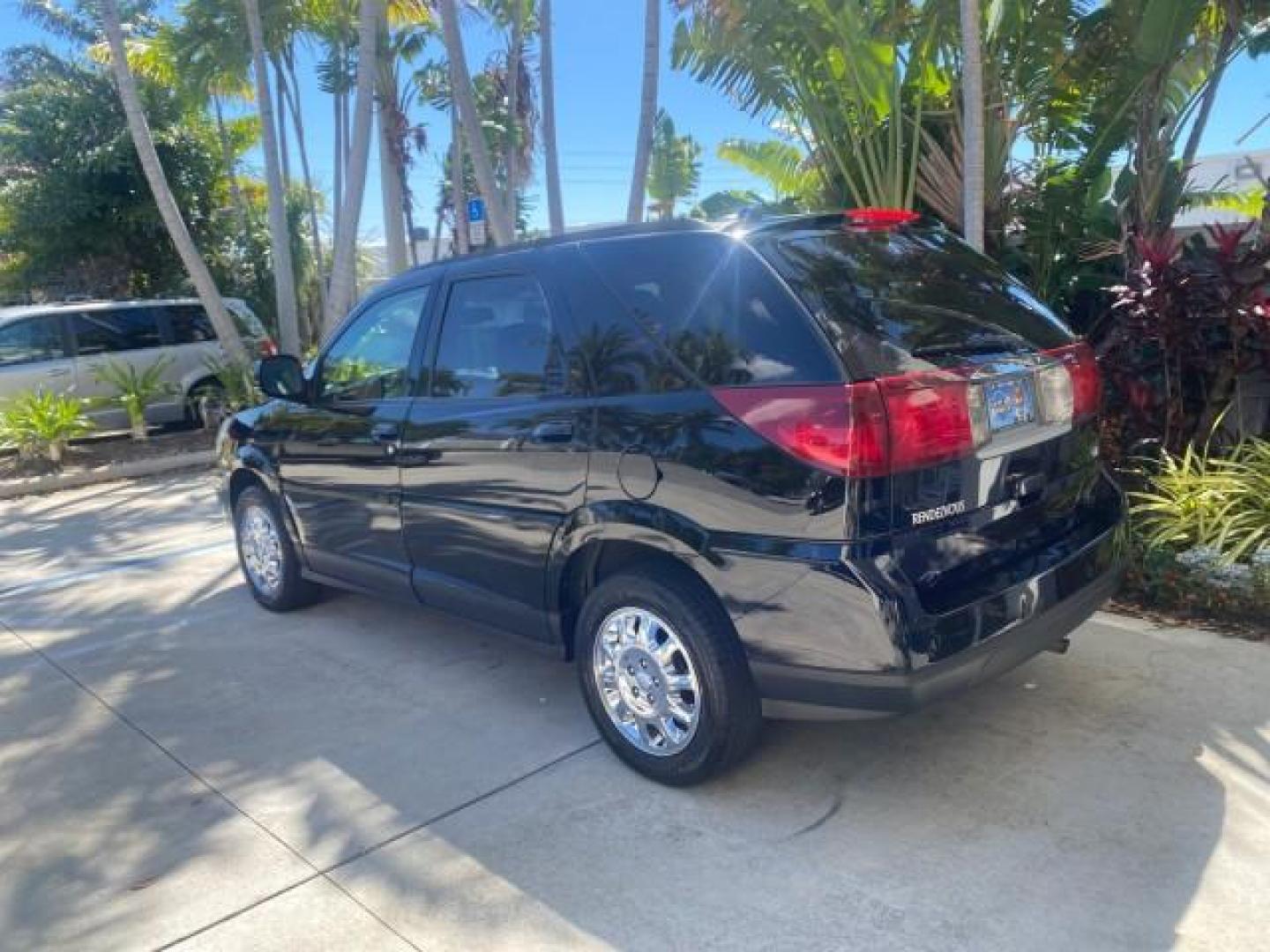 2007 Black Onyx /Gray Buick Rendezvous CXL LOW MILES 33,014 3RD ROW (3G5DA03L47S) with an 3.5L V6 SFI Engine engine, Automatic transmission, located at 4701 North Dixie Hwy, Pompano Beach, FL, 33064, (954) 422-2889, 26.240938, -80.123474 - OUR WEBPAGE FLORIDACARS1.COM HAS OVER 100 PHOTOS AND FREE CARFAX LINK 2007 BUICK RENDEZVOUS CXL NEW $32,314 VIN: 3G5DA03L47S575376 3 G 5 D A 0 3 L 4 7 S 5 7 5 3 7 6 4 DOOR WAGON/SPORT UTILITY 3.5L V6 F 17 INCH CHROME RIMS GASOLINE FRONT WHEEL DRIVE Highlighted Features Heated Seats Leather Seats AM/ - Photo#5