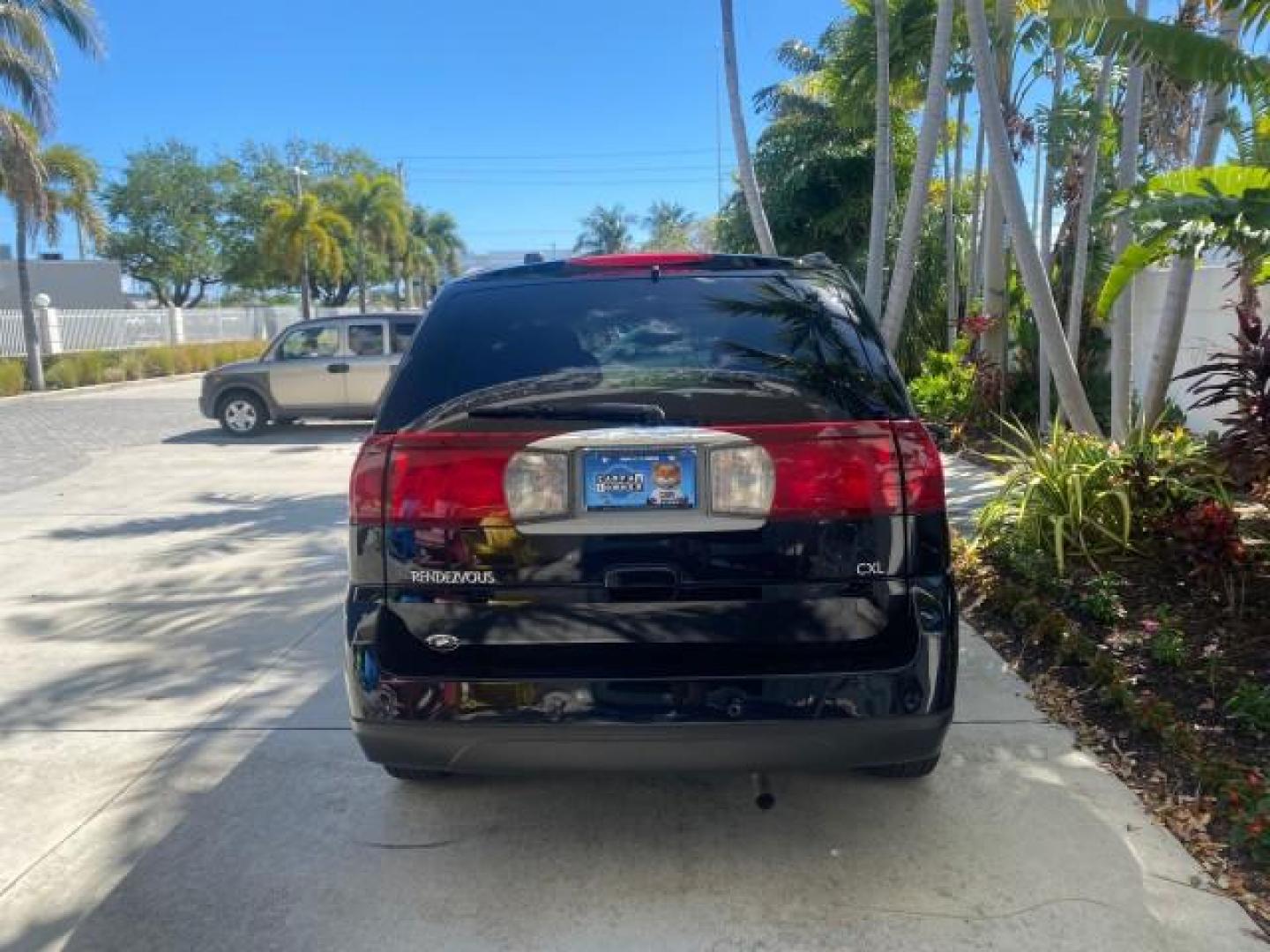 2007 Black Onyx /Gray Buick Rendezvous CXL LOW MILES 33,014 3RD ROW (3G5DA03L47S) with an 3.5L V6 SFI Engine engine, Automatic transmission, located at 4701 North Dixie Hwy, Pompano Beach, FL, 33064, (954) 422-2889, 26.240938, -80.123474 - OUR WEBPAGE FLORIDACARS1.COM HAS OVER 100 PHOTOS AND FREE CARFAX LINK 2007 BUICK RENDEZVOUS CXL NEW $32,314 VIN: 3G5DA03L47S575376 3 G 5 D A 0 3 L 4 7 S 5 7 5 3 7 6 4 DOOR WAGON/SPORT UTILITY 3.5L V6 F 17 INCH CHROME RIMS GASOLINE FRONT WHEEL DRIVE Highlighted Features Heated Seats Leather Seats AM/ - Photo#6