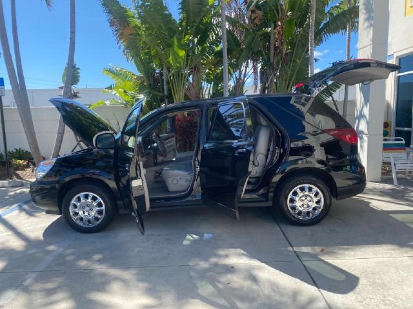 2007 Black Onyx /Gray Buick Rendezvous CXL LOW MILES 33,014 3RD ROW (3G5DA03L47S) with an 3.5L V6 SFI Engine engine, Automatic transmission, located at 4701 North Dixie Hwy, Pompano Beach, FL, 33064, (954) 422-2889, 26.240938, -80.123474 - OUR WEBPAGE FLORIDACARS1.COM HAS OVER 100 PHOTOS AND FREE CARFAX LINK 2007 BUICK RENDEZVOUS CXL NEW $32,314 VIN: 3G5DA03L47S575376 3 G 5 D A 0 3 L 4 7 S 5 7 5 3 7 6 4 DOOR WAGON/SPORT UTILITY 3.5L V6 F 17 INCH CHROME RIMS GASOLINE FRONT WHEEL DRIVE Highlighted Features Heated Seats Leather Seats AM/ - Photo#8