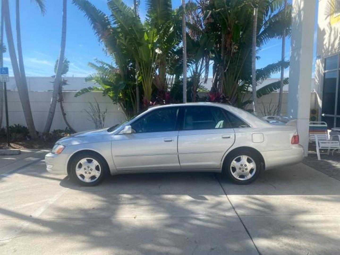2003 Silver Spruce Metallic /Stone Toyota Avalon XLS 1 FL LOW MILES 32,452 (4T1BF28B03U) with an 3.0L DOHC MPFI 24-Valve V6 Engine engine, Automatic transmission, located at 4701 North Dixie Hwy, Pompano Beach, FL, 33064, (954) 422-2889, 26.240938, -80.123474 - OUR WEBPAGE FLORIDACARS1.COM HAS OVER 100 PHOTOS AND FREE CARFAX LINK 2003 TOYOTA AVALON XLS BUCKET LEATHER SEATS ! VIN: 4T1BF28B03U273831 4 T 1 B F 2 8 B 0 3 U 2 7 3 8 3 1 SEDAN 4 DR 3.0L V6 F DOHC 24V GASOLINE 29 MPG FRONT WHEEL DRIVE TIRES LOOK LIKE NEW ! Top Features Alloy Wheels Luxury Package - Photo#4