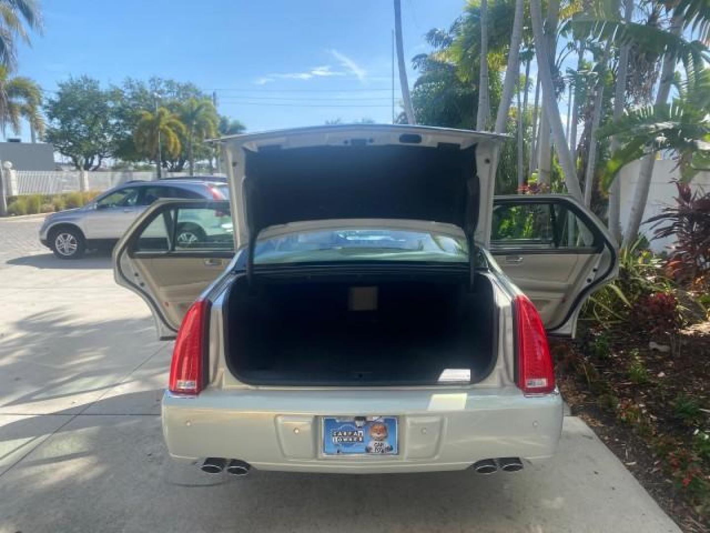 2010 Ocean Pearl Tricoat /Shale/Cocoa Cadillac DTS LOW MILES 39,495 NAV SUNROOF (1G6KH5EY7AU) with an Northstar 4.6L DOHC V8 Engine engine, Automatic transmission, located at 4701 North Dixie Hwy, Pompano Beach, FL, 33064, (954) 422-2889, 26.240938, -80.123474 - OUR WEBPAGE FLORIDACARS1.COM HAS OVER 100 PHOTOS AND FREE CARFAX LINK 2010 CADILLAC DTS PREMIUM COLLECTION $ 56,425 NEW VIN: 1G6KH5EY7AU102292 1 G 6 K H 5 E Y 7 A U 1 0 2 2 9 2 SEDAN 4 DR 4.6L V8 F DOHC 32V GASOLINE FRONT WHEEL DRIVE Top Features A/C Seat(s) Navigation System Alloy Wheels Parking Se - Photo#15