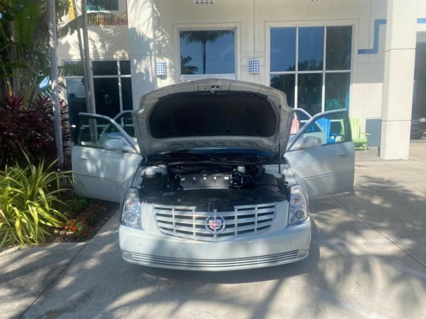 2010 Ocean Pearl Tricoat /Shale/Cocoa Cadillac DTS LOW MILES 39,495 NAV SUNROOF (1G6KH5EY7AU) with an Northstar 4.6L DOHC V8 Engine engine, Automatic transmission, located at 4701 North Dixie Hwy, Pompano Beach, FL, 33064, (954) 422-2889, 26.240938, -80.123474 - OUR WEBPAGE FLORIDACARS1.COM HAS OVER 100 PHOTOS AND FREE CARFAX LINK 2010 CADILLAC DTS PREMIUM COLLECTION $ 56,425 NEW VIN: 1G6KH5EY7AU102292 1 G 6 K H 5 E Y 7 A U 1 0 2 2 9 2 SEDAN 4 DR 4.6L V8 F DOHC 32V GASOLINE FRONT WHEEL DRIVE Top Features A/C Seat(s) Navigation System Alloy Wheels Parking Se - Photo#16