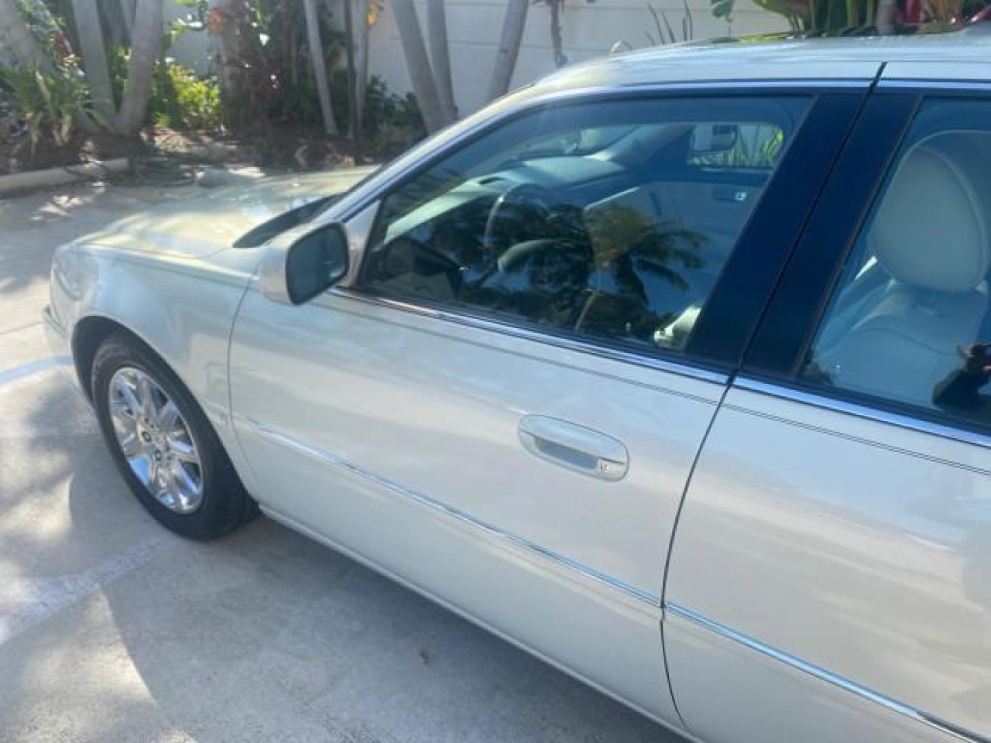 2010 Ocean Pearl Tricoat /Shale/Cocoa Cadillac DTS LOW MILES 39,495 NAV SUNROOF (1G6KH5EY7AU) with an Northstar 4.6L DOHC V8 Engine engine, Automatic transmission, located at 4701 North Dixie Hwy, Pompano Beach, FL, 33064, (954) 422-2889, 26.240938, -80.123474 - OUR WEBPAGE FLORIDACARS1.COM HAS OVER 100 PHOTOS AND FREE CARFAX LINK 2010 CADILLAC DTS PREMIUM COLLECTION $ 56,425 NEW VIN: 1G6KH5EY7AU102292 1 G 6 K H 5 E Y 7 A U 1 0 2 2 9 2 SEDAN 4 DR 4.6L V8 F DOHC 32V GASOLINE FRONT WHEEL DRIVE Top Features A/C Seat(s) Navigation System Alloy Wheels Parking Se - Photo#26