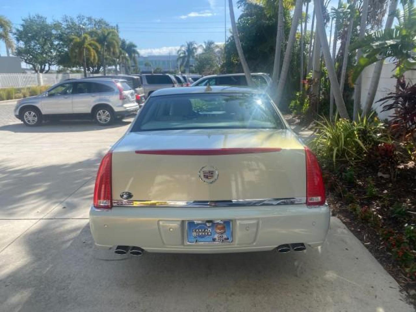 2010 Ocean Pearl Tricoat /Shale/Cocoa Cadillac DTS LOW MILES 39,495 NAV SUNROOF (1G6KH5EY7AU) with an Northstar 4.6L DOHC V8 Engine engine, Automatic transmission, located at 4701 North Dixie Hwy, Pompano Beach, FL, 33064, (954) 422-2889, 26.240938, -80.123474 - OUR WEBPAGE FLORIDACARS1.COM HAS OVER 100 PHOTOS AND FREE CARFAX LINK 2010 CADILLAC DTS PREMIUM COLLECTION $ 56,425 NEW VIN: 1G6KH5EY7AU102292 1 G 6 K H 5 E Y 7 A U 1 0 2 2 9 2 SEDAN 4 DR 4.6L V8 F DOHC 32V GASOLINE FRONT WHEEL DRIVE Top Features A/C Seat(s) Navigation System Alloy Wheels Parking Se - Photo#6