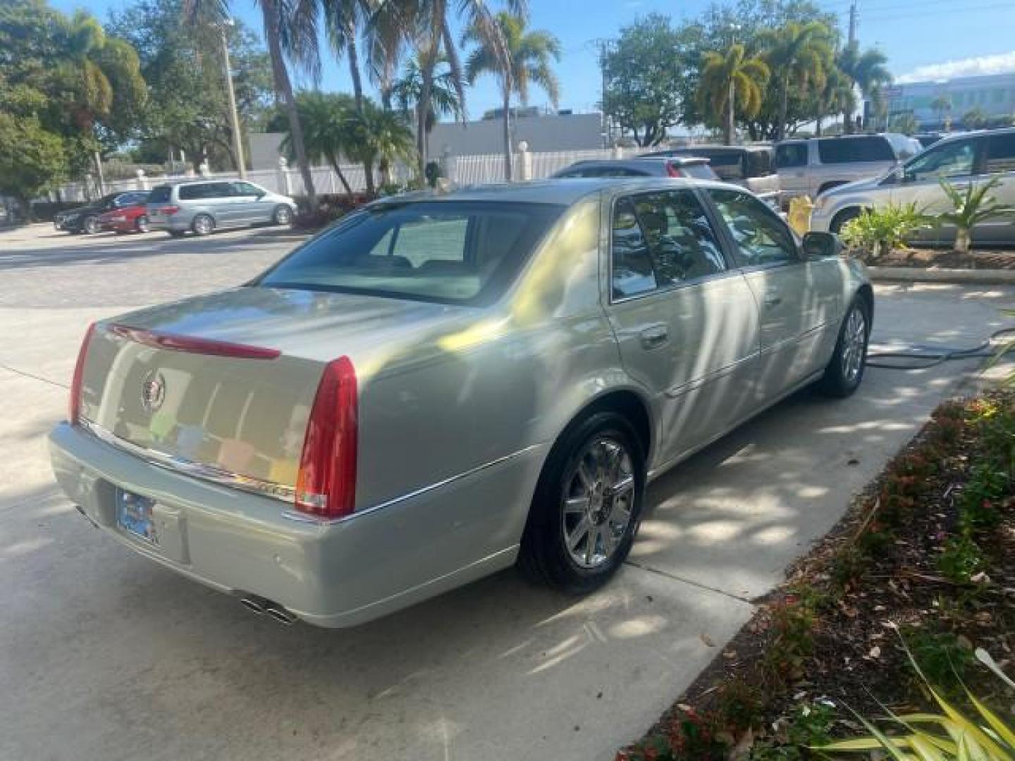 2010 Ocean Pearl Tricoat /Shale/Cocoa Cadillac DTS LOW MILES 39,495 NAV SUNROOF (1G6KH5EY7AU) with an Northstar 4.6L DOHC V8 Engine engine, Automatic transmission, located at 4701 North Dixie Hwy, Pompano Beach, FL, 33064, (954) 422-2889, 26.240938, -80.123474 - OUR WEBPAGE FLORIDACARS1.COM HAS OVER 100 PHOTOS AND FREE CARFAX LINK 2010 CADILLAC DTS PREMIUM COLLECTION $ 56,425 NEW VIN: 1G6KH5EY7AU102292 1 G 6 K H 5 E Y 7 A U 1 0 2 2 9 2 SEDAN 4 DR 4.6L V8 F DOHC 32V GASOLINE FRONT WHEEL DRIVE Top Features A/C Seat(s) Navigation System Alloy Wheels Parking Se - Photo#7