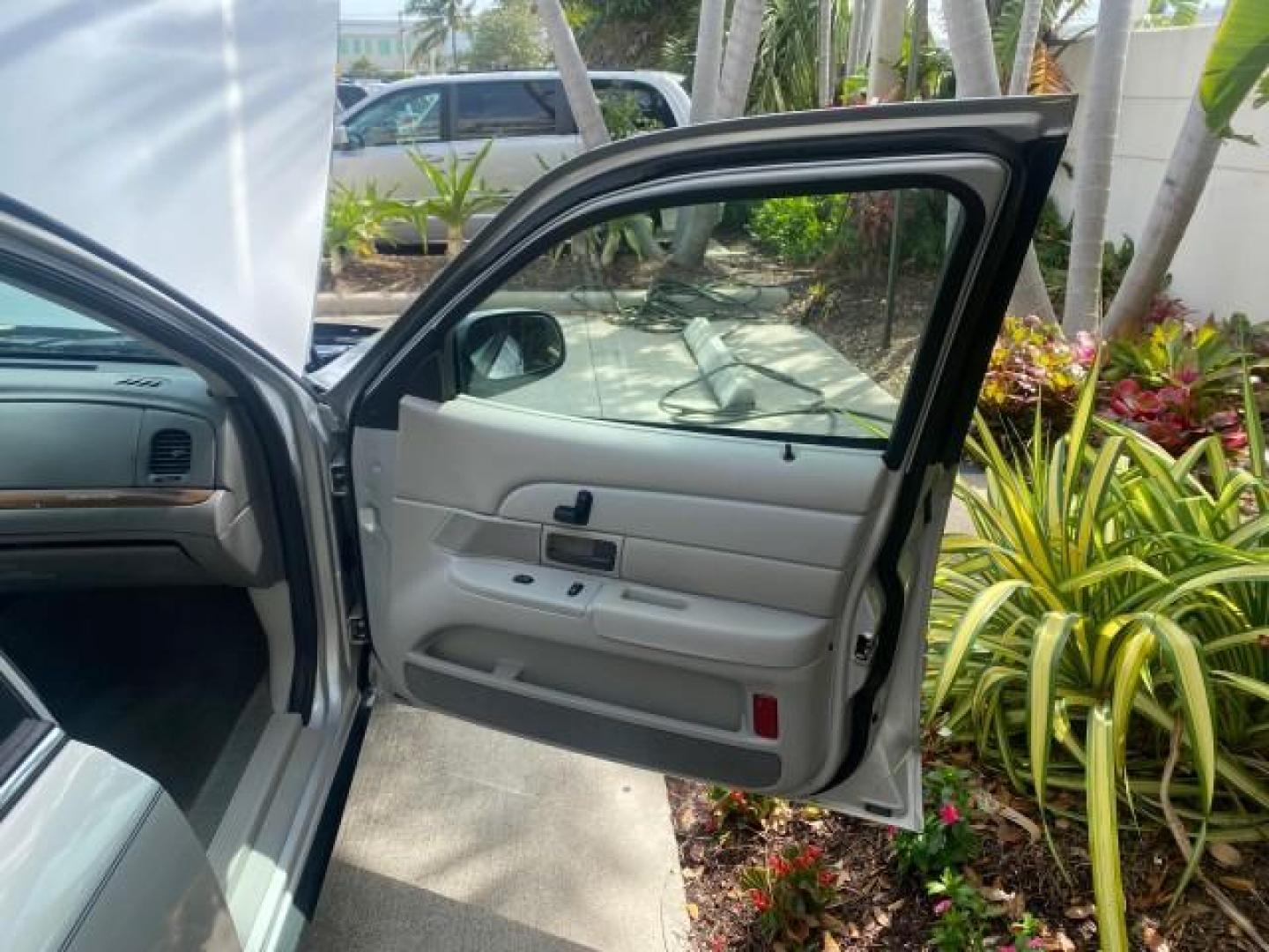 2003 Light Grey /Light Flint Ford Crown Victoria LX 1 OWNER SC LOW MILES 65,833 (2FAHP74W53X) with an 4.6L SEFI OHC V8 Engine engine, Automatic transmission, located at 4701 North Dixie Hwy, Pompano Beach, FL, 33064, (954) 422-2889, 26.240938, -80.123474 - OUR WEBPAGE FLORIDACARS1.COM HAS OVER 100 PHOTOS AND FREE CARFAX LINK 2003 FORD CROWN VICTORIA LX LEATHER VIN: 2FAHP74W53X149974 2 F A H P 7 4 W 5 3 X 1 4 9 9 7 4 SEDAN 4 DR DIGITAL DASH POWER SEATS BOTH SIDES 4.6L V8 F GASOLINE REAR WHEEL DRIVE Top Features Alloy Wheels Cloth Seats Basic Features A - Photo#11