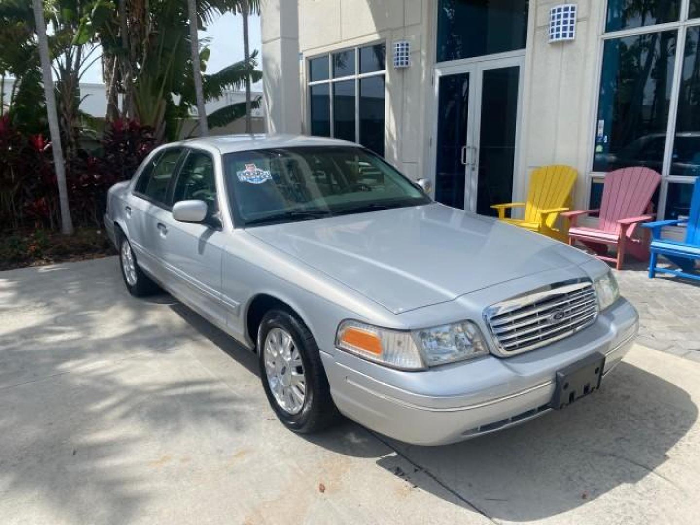 2003 Light Grey /Light Flint Ford Crown Victoria LX 1 OWNER SC LOW MILES 65,833 (2FAHP74W53X) with an 4.6L SEFI OHC V8 Engine engine, Automatic transmission, located at 4701 North Dixie Hwy, Pompano Beach, FL, 33064, (954) 422-2889, 26.240938, -80.123474 - OUR WEBPAGE FLORIDACARS1.COM HAS OVER 100 PHOTOS AND FREE CARFAX LINK 2003 FORD CROWN VICTORIA LX LEATHER VIN: 2FAHP74W53X149974 2 F A H P 7 4 W 5 3 X 1 4 9 9 7 4 SEDAN 4 DR DIGITAL DASH POWER SEATS BOTH SIDES 4.6L V8 F GASOLINE REAR WHEEL DRIVE Top Features Alloy Wheels Cloth Seats Basic Features A - Photo#1