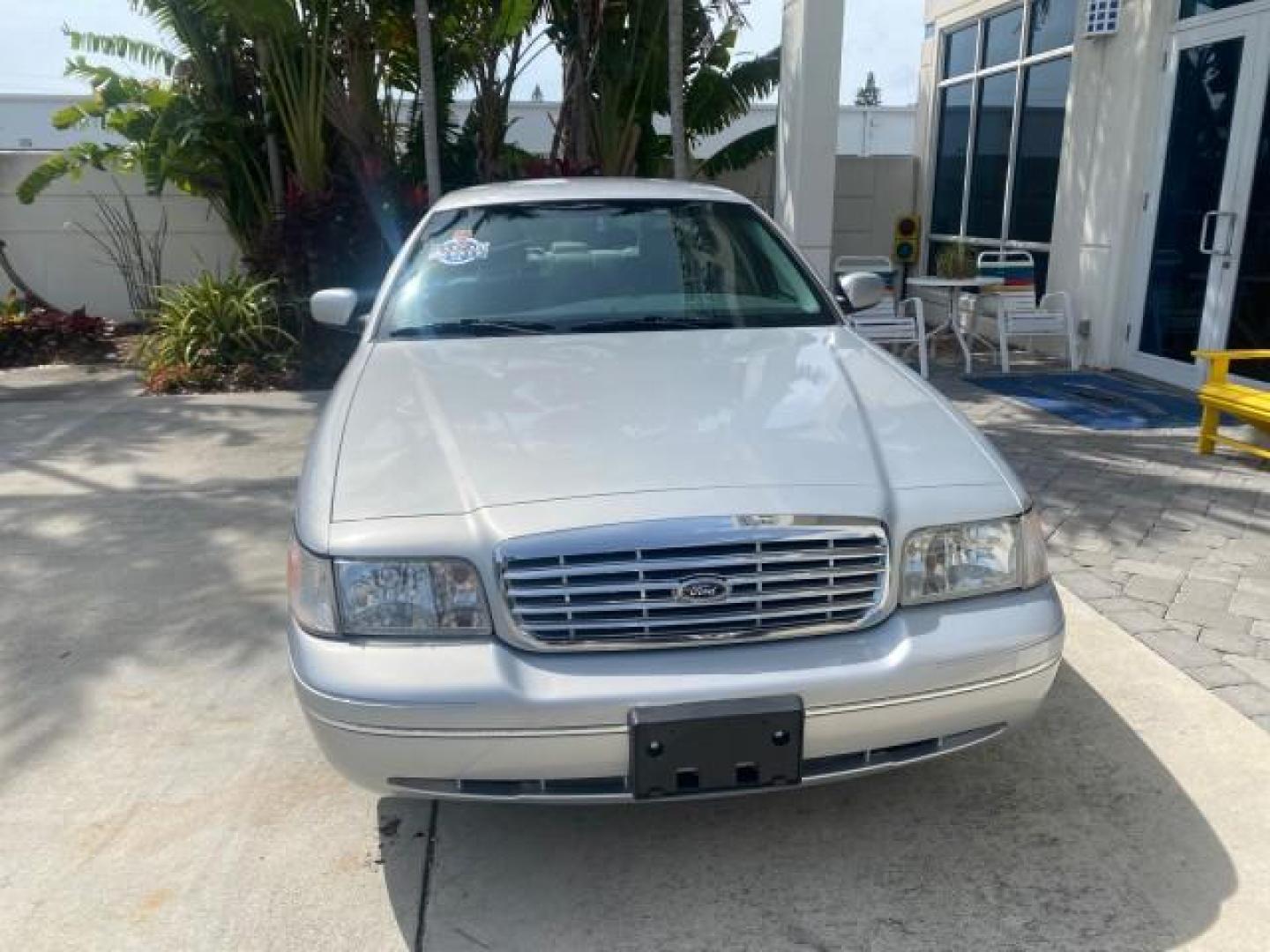 2003 Light Grey /Light Flint Ford Crown Victoria LX 1 OWNER SC LOW MILES 65,833 (2FAHP74W53X) with an 4.6L SEFI OHC V8 Engine engine, Automatic transmission, located at 4701 North Dixie Hwy, Pompano Beach, FL, 33064, (954) 422-2889, 26.240938, -80.123474 - OUR WEBPAGE FLORIDACARS1.COM HAS OVER 100 PHOTOS AND FREE CARFAX LINK 2003 FORD CROWN VICTORIA LX LEATHER VIN: 2FAHP74W53X149974 2 F A H P 7 4 W 5 3 X 1 4 9 9 7 4 SEDAN 4 DR DIGITAL DASH POWER SEATS BOTH SIDES 4.6L V8 F GASOLINE REAR WHEEL DRIVE Top Features Alloy Wheels Cloth Seats Basic Features A - Photo#2