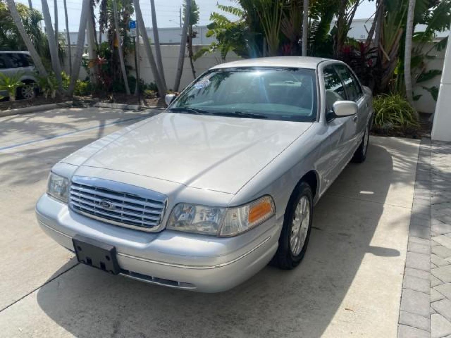 2003 Light Grey /Light Flint Ford Crown Victoria LX 1 OWNER SC LOW MILES 65,833 (2FAHP74W53X) with an 4.6L SEFI OHC V8 Engine engine, Automatic transmission, located at 4701 North Dixie Hwy, Pompano Beach, FL, 33064, (954) 422-2889, 26.240938, -80.123474 - OUR WEBPAGE FLORIDACARS1.COM HAS OVER 100 PHOTOS AND FREE CARFAX LINK 2003 FORD CROWN VICTORIA LX LEATHER VIN: 2FAHP74W53X149974 2 F A H P 7 4 W 5 3 X 1 4 9 9 7 4 SEDAN 4 DR DIGITAL DASH POWER SEATS BOTH SIDES 4.6L V8 F GASOLINE REAR WHEEL DRIVE Top Features Alloy Wheels Cloth Seats Basic Features A - Photo#3