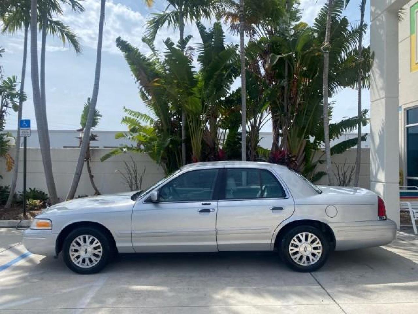 2003 Light Grey /Light Flint Ford Crown Victoria LX 1 OWNER SC LOW MILES 65,833 (2FAHP74W53X) with an 4.6L SEFI OHC V8 Engine engine, Automatic transmission, located at 4701 North Dixie Hwy, Pompano Beach, FL, 33064, (954) 422-2889, 26.240938, -80.123474 - OUR WEBPAGE FLORIDACARS1.COM HAS OVER 100 PHOTOS AND FREE CARFAX LINK 2003 FORD CROWN VICTORIA LX LEATHER VIN: 2FAHP74W53X149974 2 F A H P 7 4 W 5 3 X 1 4 9 9 7 4 SEDAN 4 DR DIGITAL DASH POWER SEATS BOTH SIDES 4.6L V8 F GASOLINE REAR WHEEL DRIVE Top Features Alloy Wheels Cloth Seats Basic Features A - Photo#4