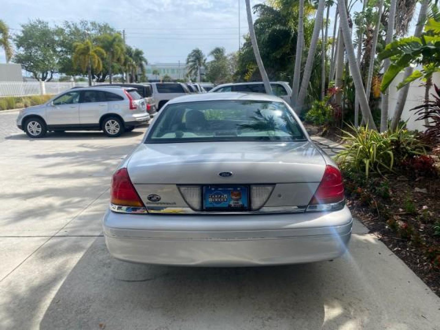 2003 Light Grey /Light Flint Ford Crown Victoria LX 1 OWNER SC LOW MILES 65,833 (2FAHP74W53X) with an 4.6L SEFI OHC V8 Engine engine, Automatic transmission, located at 4701 North Dixie Hwy, Pompano Beach, FL, 33064, (954) 422-2889, 26.240938, -80.123474 - OUR WEBPAGE FLORIDACARS1.COM HAS OVER 100 PHOTOS AND FREE CARFAX LINK 2003 FORD CROWN VICTORIA LX LEATHER VIN: 2FAHP74W53X149974 2 F A H P 7 4 W 5 3 X 1 4 9 9 7 4 SEDAN 4 DR DIGITAL DASH POWER SEATS BOTH SIDES 4.6L V8 F GASOLINE REAR WHEEL DRIVE Top Features Alloy Wheels Cloth Seats Basic Features A - Photo#6