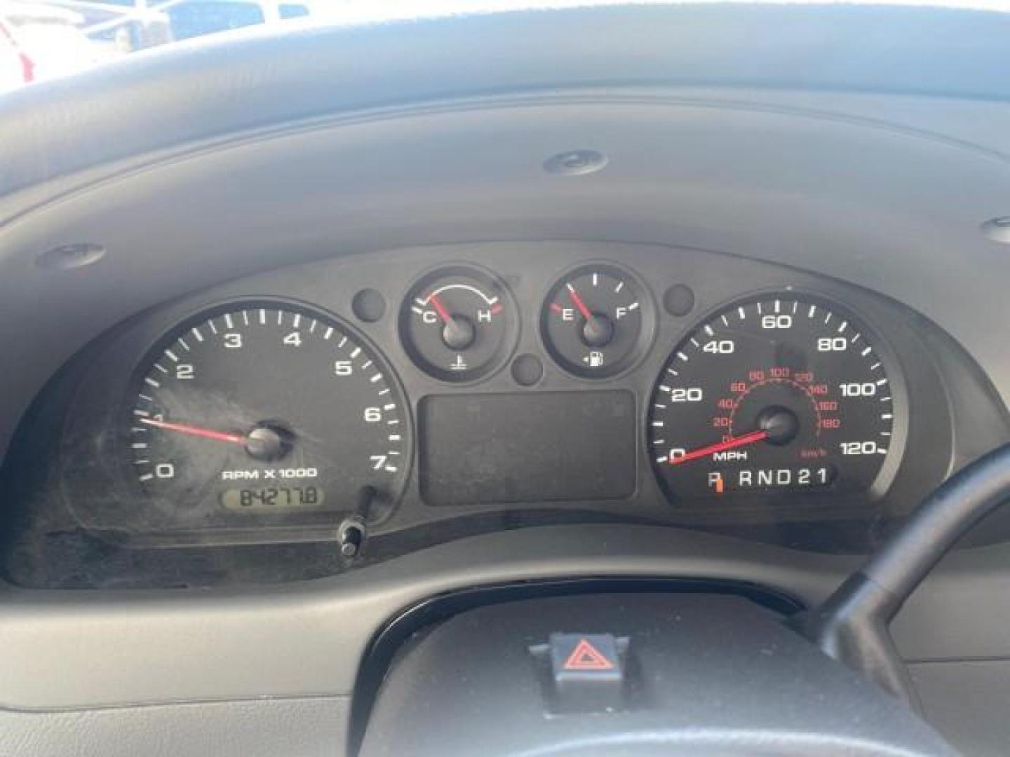 2010 Oxford White /Medium Dark Flint Ford Ranger XL AUTO AC LOW MILES 84,272 (1FTKR1ED3AP) with an 2.3L DOHC 16-Valve I4 Engine engine, Automatic transmission, located at 4701 North Dixie Hwy, Pompano Beach, FL, 33064, (954) 422-2889, 26.240938, -80.123474 - OUR WEBPAGE FLORIDACARS1.COM HAS OVER 100 PHOTOS AND FREE CARFAX LINK 2010 FORD RANGER XL VIN: 1FTKR1ED3APA10031 1 F T K R 1 E D 3 A P A 1 0 0 3 1 CLUB CAB PICKUP 2.3L I4 F DOHC 16V GASOLINE REAR WHEEL DRIVE Top Features Bed Liner Tow Hitch Cloth Seats Basic Features ABS Brakes Air Conditioning Side - Photo#18