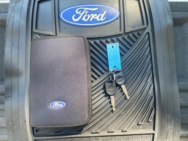 2010 Oxford White /Medium Dark Flint Ford Ranger XL 1 OWNER AC LOW MILES 84,277 (1FTKR1ED3AP) with an 2.3L DOHC 16-Valve I4 Engine engine, Automatic transmission, located at 4701 North Dixie Hwy, Pompano Beach, FL, 33064, (954) 422-2889, 26.240938, -80.123474 - OUR WEBPAGE FLORIDACARS1.COM HAS OVER 100 PHOTOS AND FREE CARFAX LINK 2010 FORD RANGER XL VIN: 1FTKR1ED3APA10031 1 F T K R 1 E D 3 A P A 1 0 0 3 1 CLUB CAB PICKUP 2.3L I4 F DOHC 16V GASOLINE REAR WHEEL DRIVE Top Features Bed Liner Tow Hitch Cloth Seats Basic Features ABS Brakes Air Conditioning Side - Photo#23