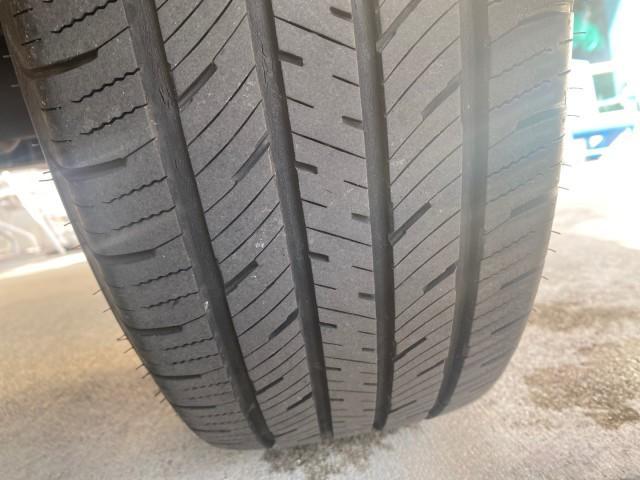 2010 Oxford White /Medium Dark Flint Ford Ranger XL 1 OWNER AC LOW MILES 84,277 (1FTKR1ED3AP) with an 2.3L DOHC 16-Valve I4 Engine engine, Automatic transmission, located at 4701 North Dixie Hwy, Pompano Beach, FL, 33064, (954) 422-2889, 26.240938, -80.123474 - OUR WEBPAGE FLORIDACARS1.COM HAS OVER 100 PHOTOS AND FREE CARFAX LINK 2010 FORD RANGER XL VIN: 1FTKR1ED3APA10031 1 F T K R 1 E D 3 A P A 1 0 0 3 1 CLUB CAB PICKUP 2.3L I4 F DOHC 16V GASOLINE REAR WHEEL DRIVE Top Features Bed Liner Tow Hitch Cloth Seats Basic Features ABS Brakes Air Conditioning Side - Photo#66