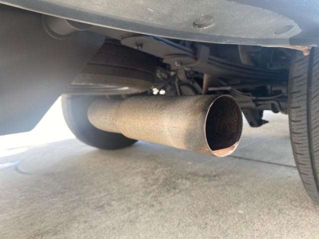 2010 Oxford White /Medium Dark Flint Ford Ranger XL 1 OWNER AC LOW MILES 84,277 (1FTKR1ED3AP) with an 2.3L DOHC 16-Valve I4 Engine engine, Automatic transmission, located at 4701 North Dixie Hwy, Pompano Beach, FL, 33064, (954) 422-2889, 26.240938, -80.123474 - OUR WEBPAGE FLORIDACARS1.COM HAS OVER 100 PHOTOS AND FREE CARFAX LINK 2010 FORD RANGER XL VIN: 1FTKR1ED3APA10031 1 F T K R 1 E D 3 A P A 1 0 0 3 1 CLUB CAB PICKUP 2.3L I4 F DOHC 16V GASOLINE REAR WHEEL DRIVE Top Features Bed Liner Tow Hitch Cloth Seats Basic Features ABS Brakes Air Conditioning Side - Photo#81