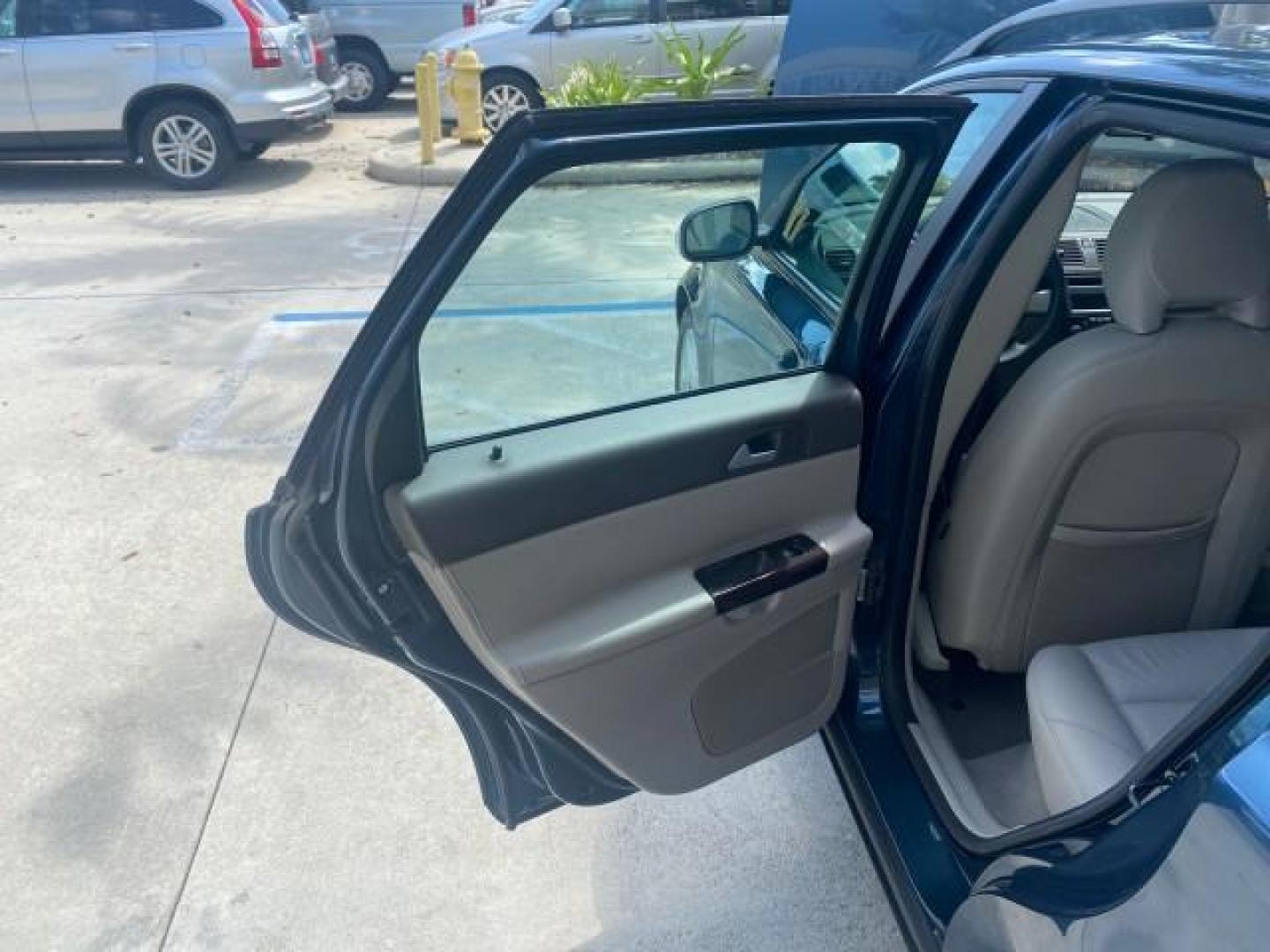 2007 Barents Blue Metallic /Quartz Beige Volvo V50 LOW MILES 30,345 SUNROOF 2.4LSW (YV1MW382372) with an 2.4L DOHC 20-Valve I5 Engine engine, Automatic transmission, located at 4701 North Dixie Hwy, Pompano Beach, FL, 33064, (954) 422-2889, 26.240938, -80.123474 - OUR WEBPAGE FLORIDACARS1.COM HAS OVER 100 PHOTOS AND FREE CARFAX LINK 2007 VOLVO V50 2.4I VIN: YV1MW382372278472 Y V 1 M W 3 8 2 3 7 2 2 7 8 4 7 2 WAGON 4 DR 2.4L I5 F DOHC 20V 31 MPG GASOLINE FRONT WHEEL DRIVE Top Features Alloy Wheels Leather Seats Sunroof(s) Basic Features ABS Brakes CD Audio Pow - Photo#13