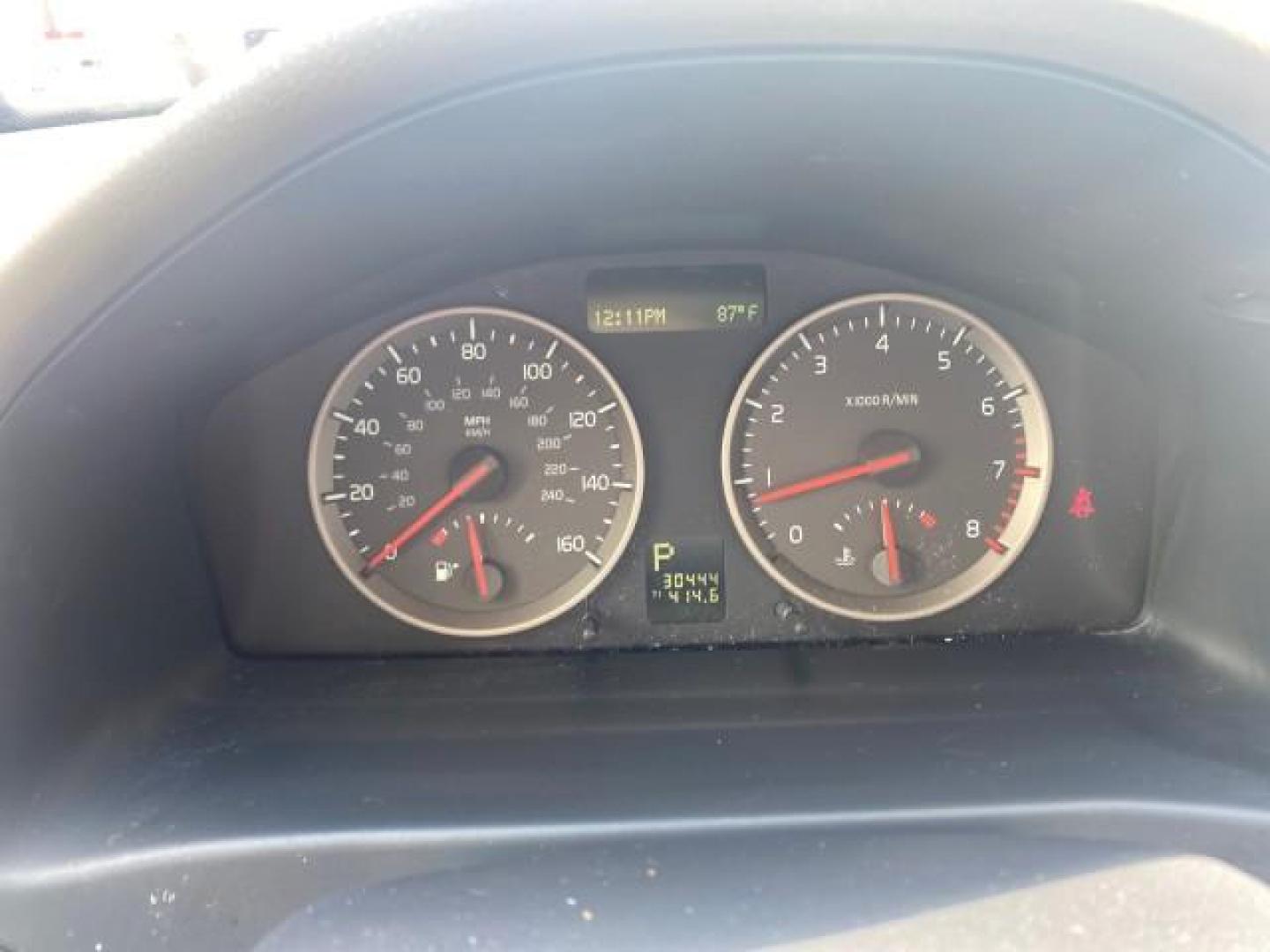 2007 Barents Blue Metallic /Quartz Beige Volvo V50 LOW MILES 30,345 SUNROOF 2.4LSW (YV1MW382372) with an 2.4L DOHC 20-Valve I5 Engine engine, Automatic transmission, located at 4701 North Dixie Hwy, Pompano Beach, FL, 33064, (954) 422-2889, 26.240938, -80.123474 - OUR WEBPAGE FLORIDACARS1.COM HAS OVER 100 PHOTOS AND FREE CARFAX LINK 2007 VOLVO V50 2.4I VIN: YV1MW382372278472 Y V 1 M W 3 8 2 3 7 2 2 7 8 4 7 2 WAGON 4 DR 2.4L I5 F DOHC 20V 31 MPG GASOLINE FRONT WHEEL DRIVE Top Features Alloy Wheels Leather Seats Sunroof(s) Basic Features ABS Brakes CD Audio Pow - Photo#18