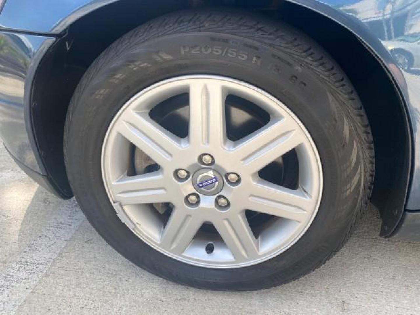 2007 Barents Blue Metallic /Quartz Beige Volvo V50 LOW MILES 30,345 SUNROOF 2.4LSW (YV1MW382372) with an 2.4L DOHC 20-Valve I5 Engine engine, Automatic transmission, located at 4701 North Dixie Hwy, Pompano Beach, FL, 33064, (954) 422-2889, 26.240938, -80.123474 - OUR WEBPAGE FLORIDACARS1.COM HAS OVER 100 PHOTOS AND FREE CARFAX LINK 2007 VOLVO V50 2.4I VIN: YV1MW382372278472 Y V 1 M W 3 8 2 3 7 2 2 7 8 4 7 2 WAGON 4 DR 2.4L I5 F DOHC 20V 31 MPG GASOLINE FRONT WHEEL DRIVE Top Features Alloy Wheels Leather Seats Sunroof(s) Basic Features ABS Brakes CD Audio Pow - Photo#19