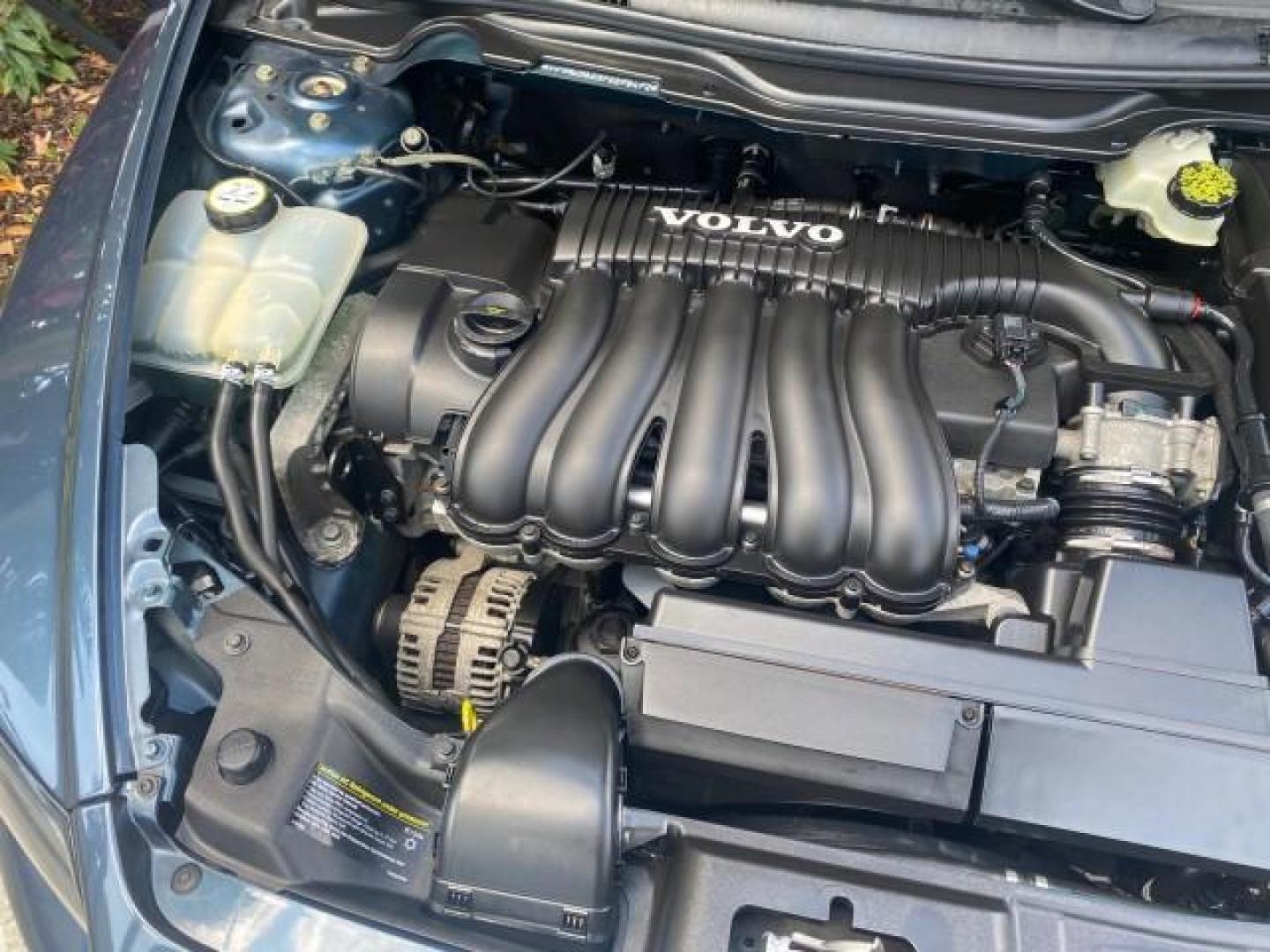2007 Barents Blue Metallic /Quartz Beige Volvo V50 LOW MILES 30,345 SUNROOF 2.4LSW (YV1MW382372) with an 2.4L DOHC 20-Valve I5 Engine engine, Automatic transmission, located at 4701 North Dixie Hwy, Pompano Beach, FL, 33064, (954) 422-2889, 26.240938, -80.123474 - OUR WEBPAGE FLORIDACARS1.COM HAS OVER 100 PHOTOS AND FREE CARFAX LINK 2007 VOLVO V50 2.4I VIN: YV1MW382372278472 Y V 1 M W 3 8 2 3 7 2 2 7 8 4 7 2 WAGON 4 DR 2.4L I5 F DOHC 20V 31 MPG GASOLINE FRONT WHEEL DRIVE Top Features Alloy Wheels Leather Seats Sunroof(s) Basic Features ABS Brakes CD Audio Pow - Photo#23