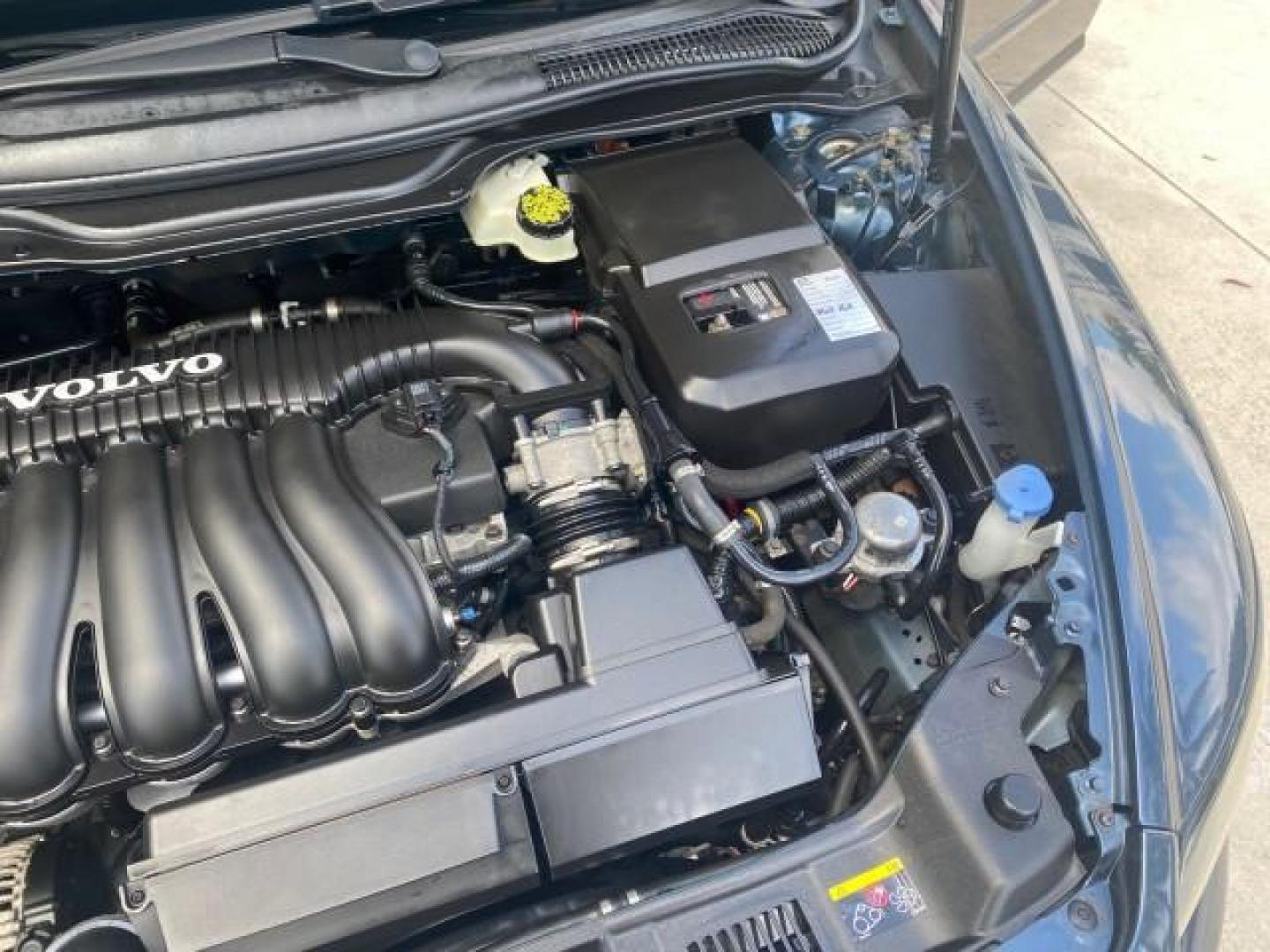 2007 Barents Blue Metallic /Quartz Beige Volvo V50 LOW MILES 30,345 SUNROOF 2.4LSW (YV1MW382372) with an 2.4L DOHC 20-Valve I5 Engine engine, Automatic transmission, located at 4701 North Dixie Hwy, Pompano Beach, FL, 33064, (954) 422-2889, 26.240938, -80.123474 - OUR WEBPAGE FLORIDACARS1.COM HAS OVER 100 PHOTOS AND FREE CARFAX LINK 2007 VOLVO V50 2.4I VIN: YV1MW382372278472 Y V 1 M W 3 8 2 3 7 2 2 7 8 4 7 2 WAGON 4 DR 2.4L I5 F DOHC 20V 31 MPG GASOLINE FRONT WHEEL DRIVE Top Features Alloy Wheels Leather Seats Sunroof(s) Basic Features ABS Brakes CD Audio Pow - Photo#24