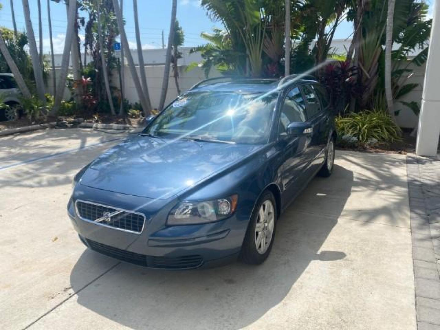 2007 Barents Blue Metallic /Quartz Beige Volvo V50 LOW MILES 30,345 SUNROOF 2.4LSW (YV1MW382372) with an 2.4L DOHC 20-Valve I5 Engine engine, Automatic transmission, located at 4701 North Dixie Hwy, Pompano Beach, FL, 33064, (954) 422-2889, 26.240938, -80.123474 - OUR WEBPAGE FLORIDACARS1.COM HAS OVER 100 PHOTOS AND FREE CARFAX LINK 2007 VOLVO V50 2.4I VIN: YV1MW382372278472 Y V 1 M W 3 8 2 3 7 2 2 7 8 4 7 2 WAGON 4 DR 2.4L I5 F DOHC 20V 31 MPG GASOLINE FRONT WHEEL DRIVE Top Features Alloy Wheels Leather Seats Sunroof(s) Basic Features ABS Brakes CD Audio Pow - Photo#3