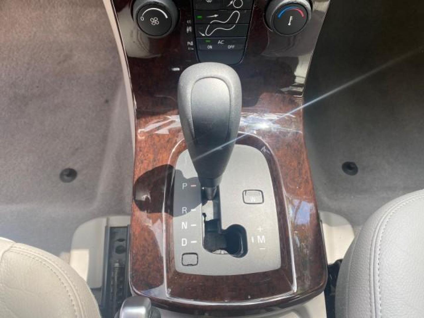 2007 Barents Blue Metallic /Quartz Beige Volvo V50 LOW MILES 30,345 SUNROOF 2.4LSW (YV1MW382372) with an 2.4L DOHC 20-Valve I5 Engine engine, Automatic transmission, located at 4701 North Dixie Hwy, Pompano Beach, FL, 33064, (954) 422-2889, 26.240938, -80.123474 - OUR WEBPAGE FLORIDACARS1.COM HAS OVER 100 PHOTOS AND FREE CARFAX LINK 2007 VOLVO V50 2.4I VIN: YV1MW382372278472 Y V 1 M W 3 8 2 3 7 2 2 7 8 4 7 2 WAGON 4 DR 2.4L I5 F DOHC 20V 31 MPG GASOLINE FRONT WHEEL DRIVE Top Features Alloy Wheels Leather Seats Sunroof(s) Basic Features ABS Brakes CD Audio Pow - Photo#44