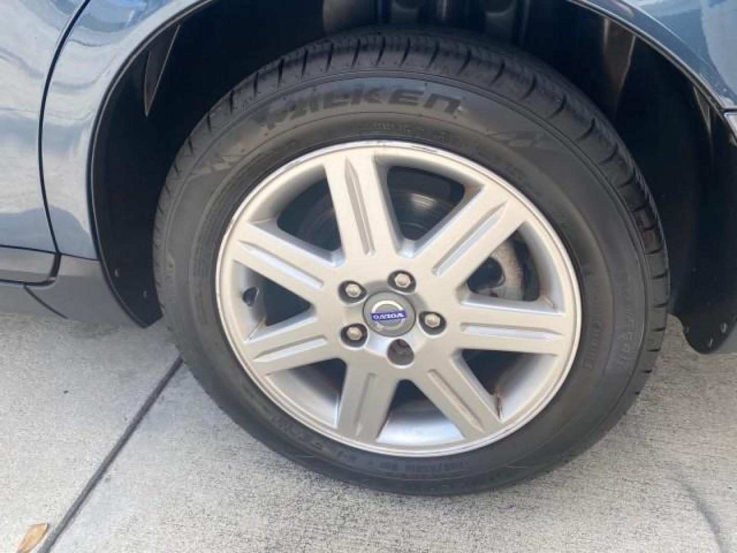 2007 Barents Blue Metallic /Quartz Beige Volvo V50 LOW MILES 30,345 SUNROOF 2.4LSW (YV1MW382372) with an 2.4L DOHC 20-Valve I5 Engine engine, Automatic transmission, located at 4701 North Dixie Hwy, Pompano Beach, FL, 33064, (954) 422-2889, 26.240938, -80.123474 - OUR WEBPAGE FLORIDACARS1.COM HAS OVER 100 PHOTOS AND FREE CARFAX LINK 2007 VOLVO V50 2.4I VIN: YV1MW382372278472 Y V 1 M W 3 8 2 3 7 2 2 7 8 4 7 2 WAGON 4 DR 2.4L I5 F DOHC 20V 31 MPG GASOLINE FRONT WHEEL DRIVE Top Features Alloy Wheels Leather Seats Sunroof(s) Basic Features ABS Brakes CD Audio Pow - Photo#65