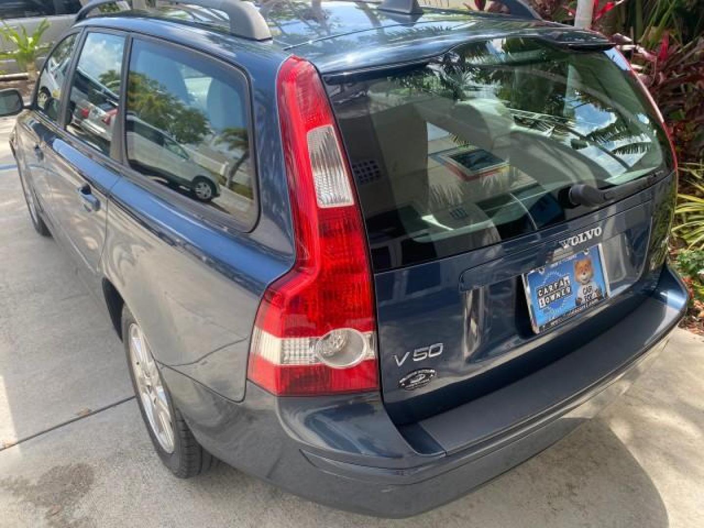 2007 Barents Blue Metallic /Quartz Beige Volvo V50 LOW MILES 30,345 SUNROOF 2.4LSW (YV1MW382372) with an 2.4L DOHC 20-Valve I5 Engine engine, Automatic transmission, located at 4701 North Dixie Hwy, Pompano Beach, FL, 33064, (954) 422-2889, 26.240938, -80.123474 - OUR WEBPAGE FLORIDACARS1.COM HAS OVER 100 PHOTOS AND FREE CARFAX LINK 2007 VOLVO V50 2.4I VIN: YV1MW382372278472 Y V 1 M W 3 8 2 3 7 2 2 7 8 4 7 2 WAGON 4 DR 2.4L I5 F DOHC 20V 31 MPG GASOLINE FRONT WHEEL DRIVE Top Features Alloy Wheels Leather Seats Sunroof(s) Basic Features ABS Brakes CD Audio Pow - Photo#67