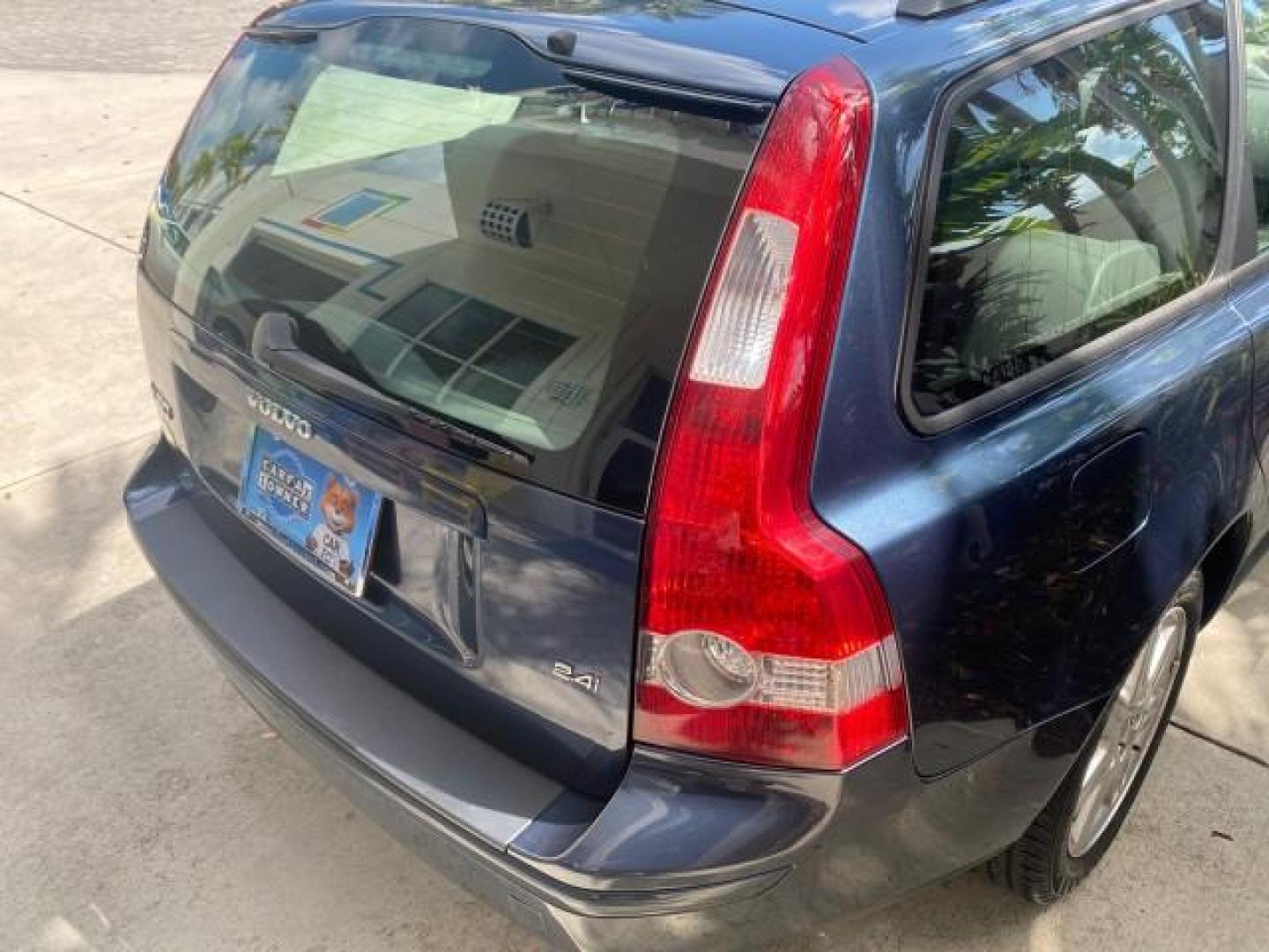 2007 Barents Blue Metallic /Quartz Beige Volvo V50 LOW MILES 30,345 SUNROOF 2.4LSW (YV1MW382372) with an 2.4L DOHC 20-Valve I5 Engine engine, Automatic transmission, located at 4701 North Dixie Hwy, Pompano Beach, FL, 33064, (954) 422-2889, 26.240938, -80.123474 - OUR WEBPAGE FLORIDACARS1.COM HAS OVER 100 PHOTOS AND FREE CARFAX LINK 2007 VOLVO V50 2.4I VIN: YV1MW382372278472 Y V 1 M W 3 8 2 3 7 2 2 7 8 4 7 2 WAGON 4 DR 2.4L I5 F DOHC 20V 31 MPG GASOLINE FRONT WHEEL DRIVE Top Features Alloy Wheels Leather Seats Sunroof(s) Basic Features ABS Brakes CD Audio Pow - Photo#69
