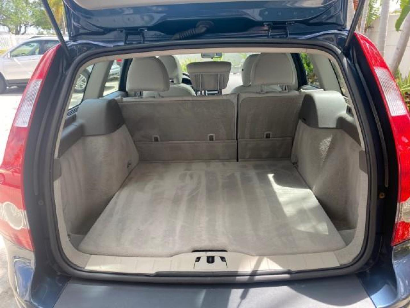 2007 Barents Blue Metallic /Quartz Beige Volvo V50 LOW MILES 30,345 SUNROOF 2.4LSW (YV1MW382372) with an 2.4L DOHC 20-Valve I5 Engine engine, Automatic transmission, located at 4701 North Dixie Hwy, Pompano Beach, FL, 33064, (954) 422-2889, 26.240938, -80.123474 - OUR WEBPAGE FLORIDACARS1.COM HAS OVER 100 PHOTOS AND FREE CARFAX LINK 2007 VOLVO V50 2.4I VIN: YV1MW382372278472 Y V 1 M W 3 8 2 3 7 2 2 7 8 4 7 2 WAGON 4 DR 2.4L I5 F DOHC 20V 31 MPG GASOLINE FRONT WHEEL DRIVE Top Features Alloy Wheels Leather Seats Sunroof(s) Basic Features ABS Brakes CD Audio Pow - Photo#71