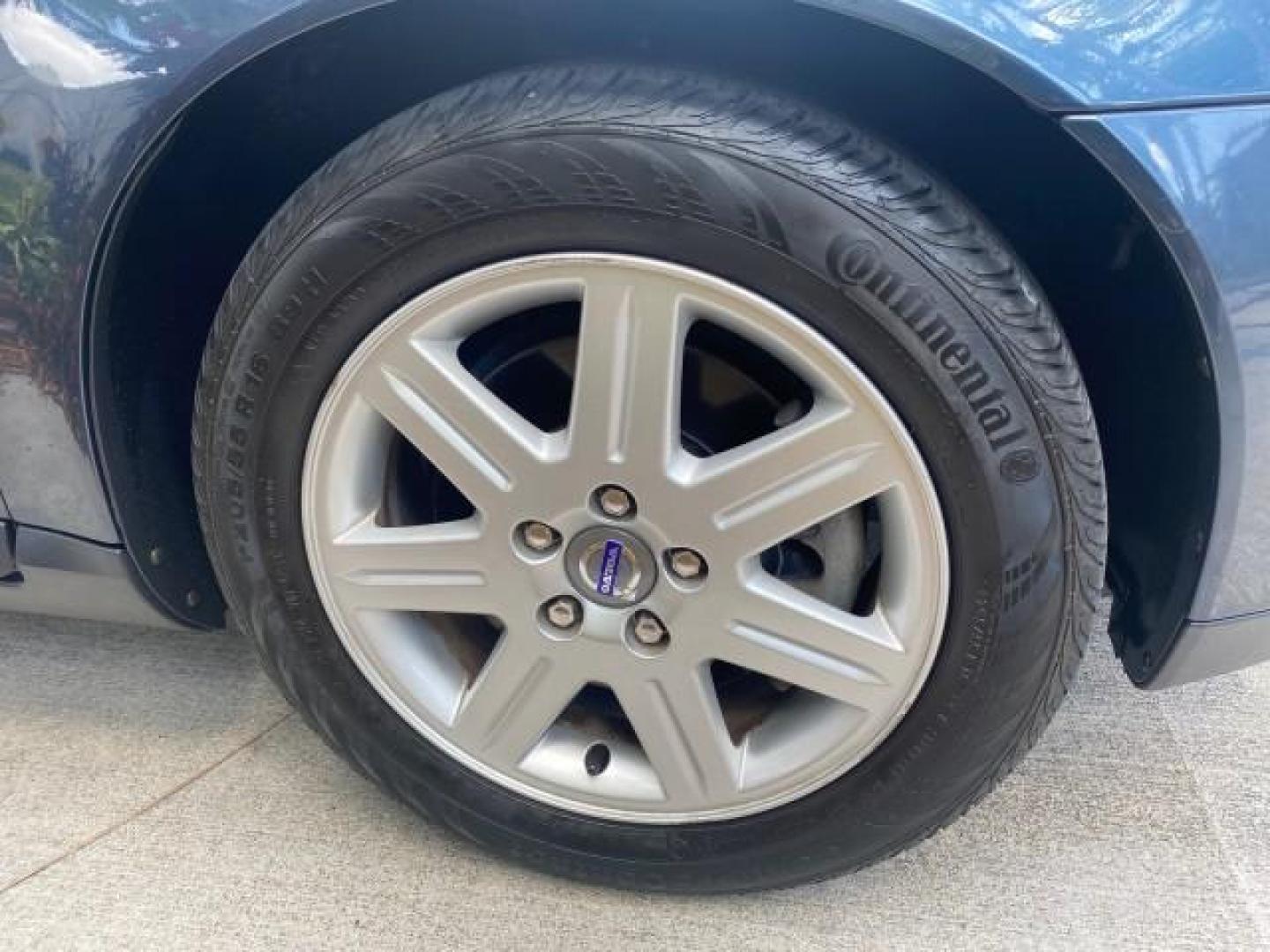2007 Barents Blue Metallic /Quartz Beige Volvo V50 LOW MILES 30,345 SUNROOF 2.4LSW (YV1MW382372) with an 2.4L DOHC 20-Valve I5 Engine engine, Automatic transmission, located at 4701 North Dixie Hwy, Pompano Beach, FL, 33064, (954) 422-2889, 26.240938, -80.123474 - OUR WEBPAGE FLORIDACARS1.COM HAS OVER 100 PHOTOS AND FREE CARFAX LINK 2007 VOLVO V50 2.4I VIN: YV1MW382372278472 Y V 1 M W 3 8 2 3 7 2 2 7 8 4 7 2 WAGON 4 DR 2.4L I5 F DOHC 20V 31 MPG GASOLINE FRONT WHEEL DRIVE Top Features Alloy Wheels Leather Seats Sunroof(s) Basic Features ABS Brakes CD Audio Pow - Photo#98