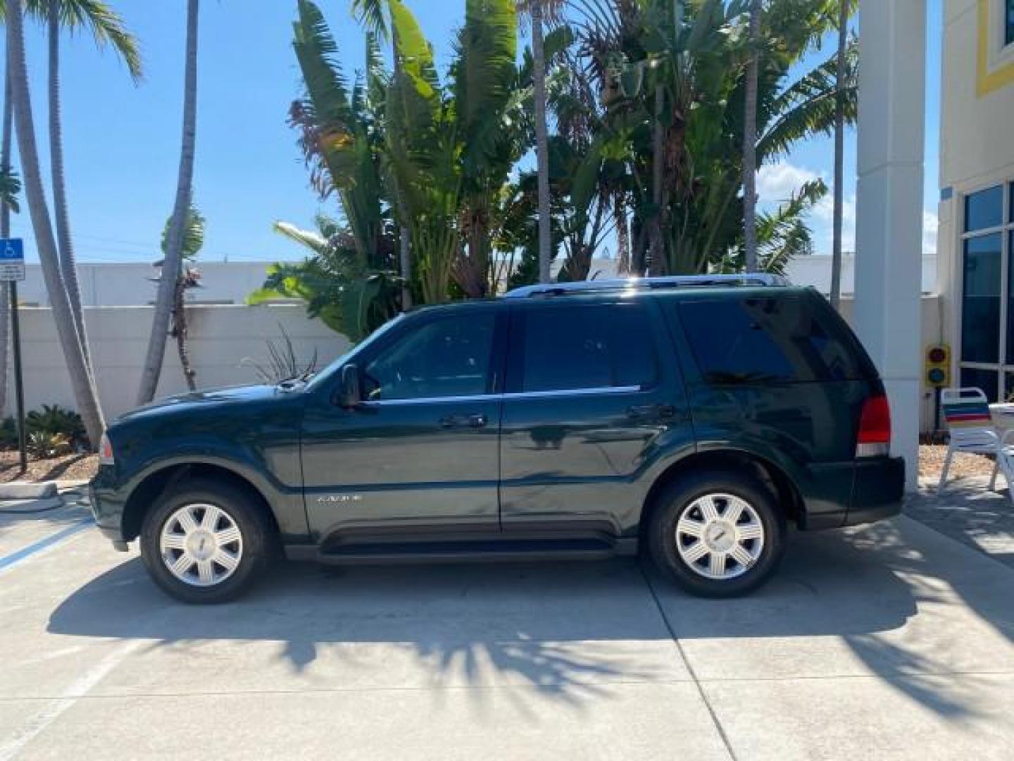 2003 Aspen Green Metallic /Light Parchment Lincoln Aviator Premium SUNROOF LEATHER NAV (5LMEU68H43Z) with an 4.6L DOHC 32-Valve V8 Engine engine, Automatic transmission, located at 4701 North Dixie Hwy, Pompano Beach, FL, 33064, (954) 422-2889, 26.240938, -80.123474 - OUR WEBPAGE FLORIDACARS1.COM HAS OVER 100 PHOTOS AND FREE CARFAX LINK 2003 LINCOLN AVIATOR PREMIUM NAV VIN: 5LMEU68H43ZJ52878 5 L M E U 6 8 H 4 3 Z J 5 2 8 7 8 4 DOOR WAGON/SPORT UTILITY 4.6L V8 F DOHC GASOLINE REAR WHEEL DRIVE Top Features Alloy Wheels Rear View Camera Fold-Away Third Row Running B - Photo#4