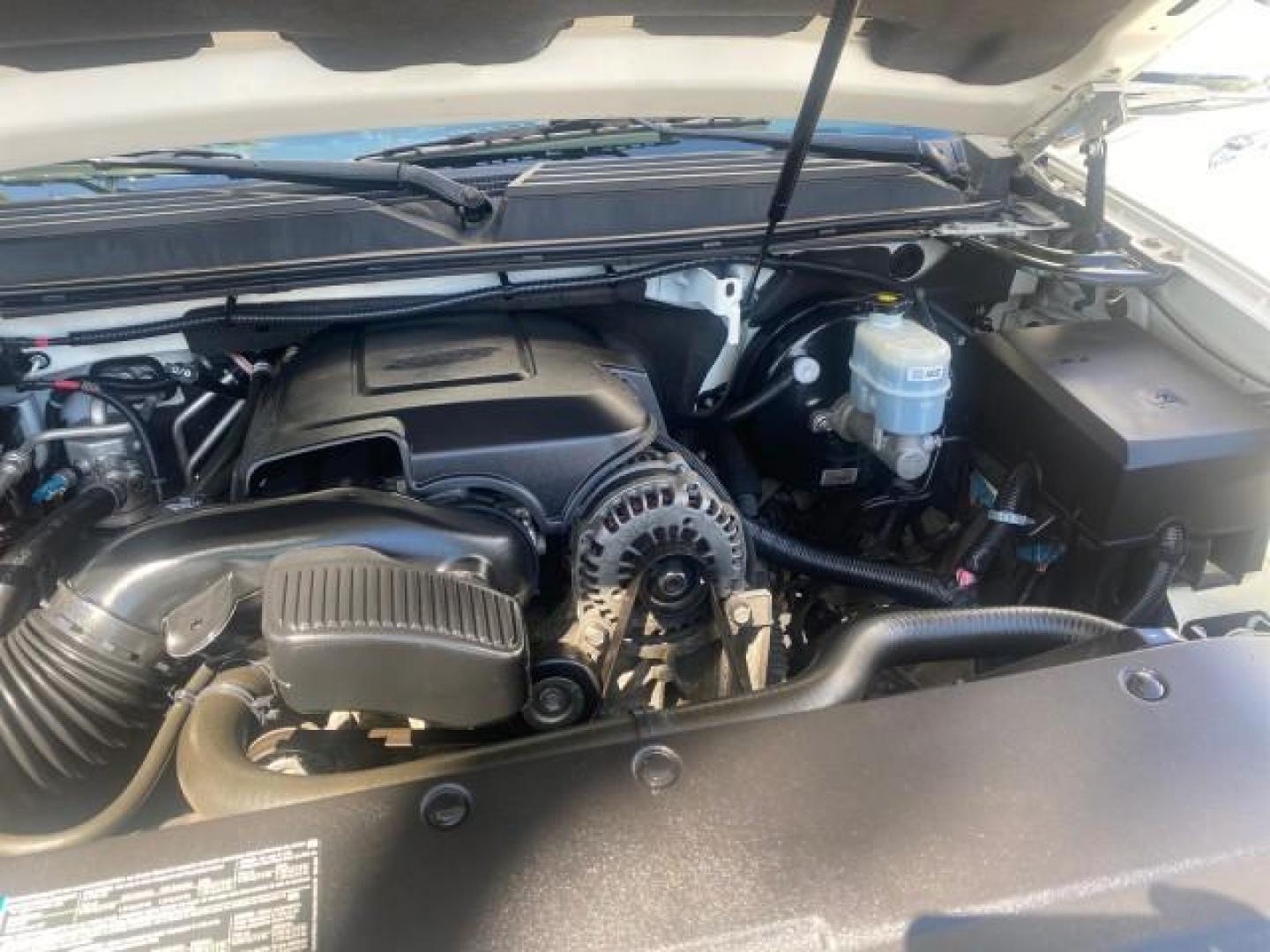 2009 White Diamond Tricoat /Cashmere/Cocoa Cadillac Escalade LOW MILES 77,086 WHITE DIAMOND (1GYFC13279R) with an 6.2L Vortec 1000 V8 SFI E85 Engine engine, Automatic transmission, located at 4701 North Dixie Hwy, Pompano Beach, FL, 33064, (954) 422-2889, 26.240938, -80.123474 - OUR WEBPAGE FLORIDACARS1.COM HAS OVER 100 PHOTOS AND FREE CARFAX LINK 2009 CADILLAC ESCALADE NAV VIN: 1GYFC13279R235017 1 G Y F C 1 3 2 7 9 R 2 3 5 0 1 7 4 DOOR WAGON/SPORT UTILITY 6.2L V8 F OHV 16V TOW PKG FLEX FUEL NO RECALLS REAR WHEEL DRIVE Top Features Alloy Wheels Quad Seats BOSE Sound System - Photo#25