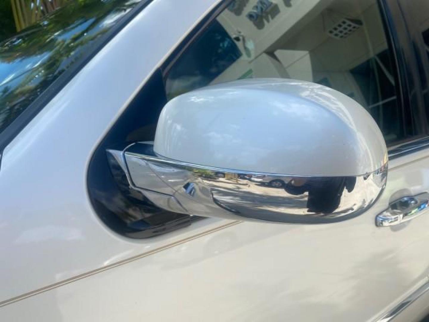 2009 White Diamond Tricoat /Cashmere/Cocoa Cadillac Escalade LOW MILES 77,086 WHITE DIAMOND (1GYFC13279R) with an 6.2L Vortec 1000 V8 SFI E85 Engine engine, Automatic transmission, located at 4701 North Dixie Hwy, Pompano Beach, FL, 33064, (954) 422-2889, 26.240938, -80.123474 - OUR WEBPAGE FLORIDACARS1.COM HAS OVER 100 PHOTOS AND FREE CARFAX LINK 2009 CADILLAC ESCALADE NAV VIN: 1GYFC13279R235017 1 G Y F C 1 3 2 7 9 R 2 3 5 0 1 7 4 DOOR WAGON/SPORT UTILITY 6.2L V8 F OHV 16V TOW PKG FLEX FUEL NO RECALLS REAR WHEEL DRIVE Top Features Alloy Wheels Quad Seats BOSE Sound System - Photo#30