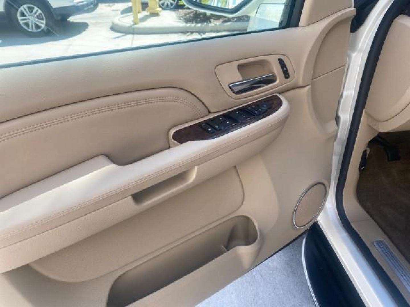 2009 White Diamond Tricoat /Cashmere/Cocoa Cadillac Escalade LOW MILES 77,086 WHITE DIAMOND (1GYFC13279R) with an 6.2L Vortec 1000 V8 SFI E85 Engine engine, Automatic transmission, located at 4701 North Dixie Hwy, Pompano Beach, FL, 33064, (954) 422-2889, 26.240938, -80.123474 - OUR WEBPAGE FLORIDACARS1.COM HAS OVER 100 PHOTOS AND FREE CARFAX LINK 2009 CADILLAC ESCALADE NAV VIN: 1GYFC13279R235017 1 G Y F C 1 3 2 7 9 R 2 3 5 0 1 7 4 DOOR WAGON/SPORT UTILITY 6.2L V8 F OHV 16V TOW PKG FLEX FUEL NO RECALLS REAR WHEEL DRIVE Top Features Alloy Wheels Quad Seats BOSE Sound System - Photo#31