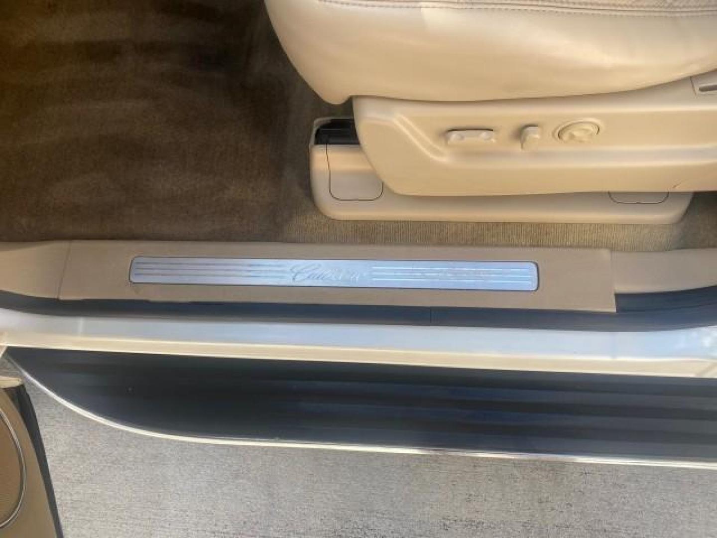 2009 White Diamond Tricoat /Cashmere/Cocoa Cadillac Escalade LOW MILES 77,086 WHITE DIAMOND (1GYFC13279R) with an 6.2L Vortec 1000 V8 SFI E85 Engine engine, Automatic transmission, located at 4701 North Dixie Hwy, Pompano Beach, FL, 33064, (954) 422-2889, 26.240938, -80.123474 - OUR WEBPAGE FLORIDACARS1.COM HAS OVER 100 PHOTOS AND FREE CARFAX LINK 2009 CADILLAC ESCALADE NAV VIN: 1GYFC13279R235017 1 G Y F C 1 3 2 7 9 R 2 3 5 0 1 7 4 DOOR WAGON/SPORT UTILITY 6.2L V8 F OHV 16V TOW PKG FLEX FUEL NO RECALLS REAR WHEEL DRIVE Top Features Alloy Wheels Quad Seats BOSE Sound System - Photo#32