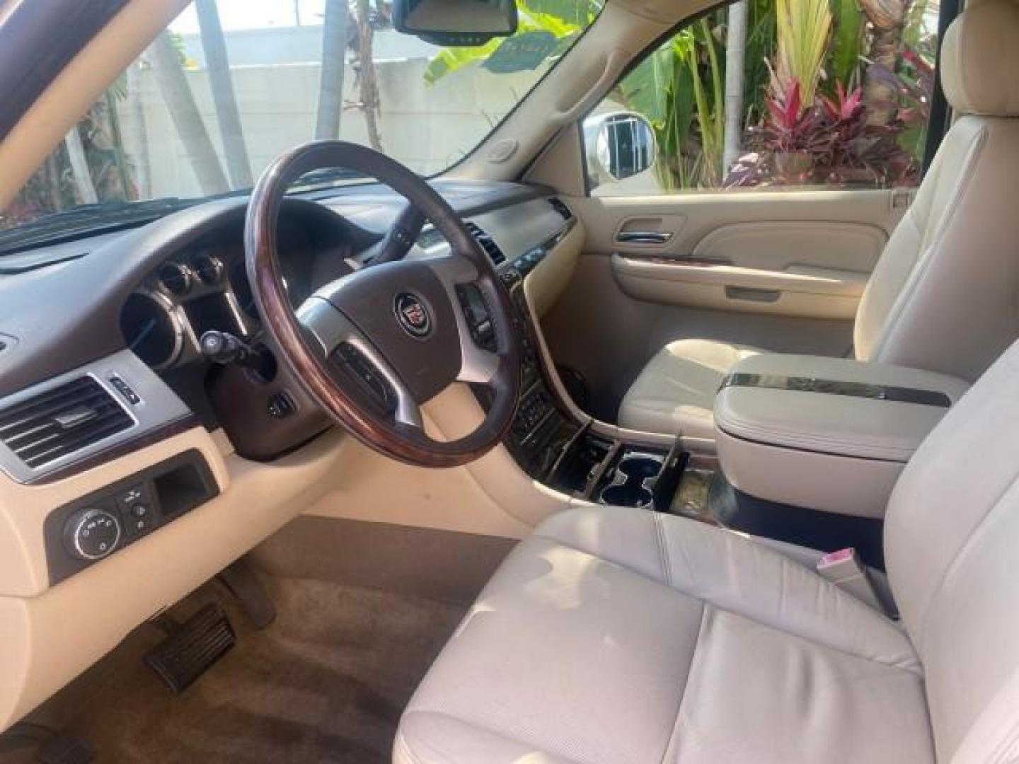 2009 White Diamond Tricoat /Cashmere/Cocoa Cadillac Escalade LOW MILES 77,086 WHITE DIAMOND (1GYFC13279R) with an 6.2L Vortec 1000 V8 SFI E85 Engine engine, Automatic transmission, located at 4701 North Dixie Hwy, Pompano Beach, FL, 33064, (954) 422-2889, 26.240938, -80.123474 - OUR WEBPAGE FLORIDACARS1.COM HAS OVER 100 PHOTOS AND FREE CARFAX LINK 2009 CADILLAC ESCALADE NAV VIN: 1GYFC13279R235017 1 G Y F C 1 3 2 7 9 R 2 3 5 0 1 7 4 DOOR WAGON/SPORT UTILITY 6.2L V8 F OHV 16V TOW PKG FLEX FUEL NO RECALLS REAR WHEEL DRIVE Top Features Alloy Wheels Quad Seats BOSE Sound System - Photo#34