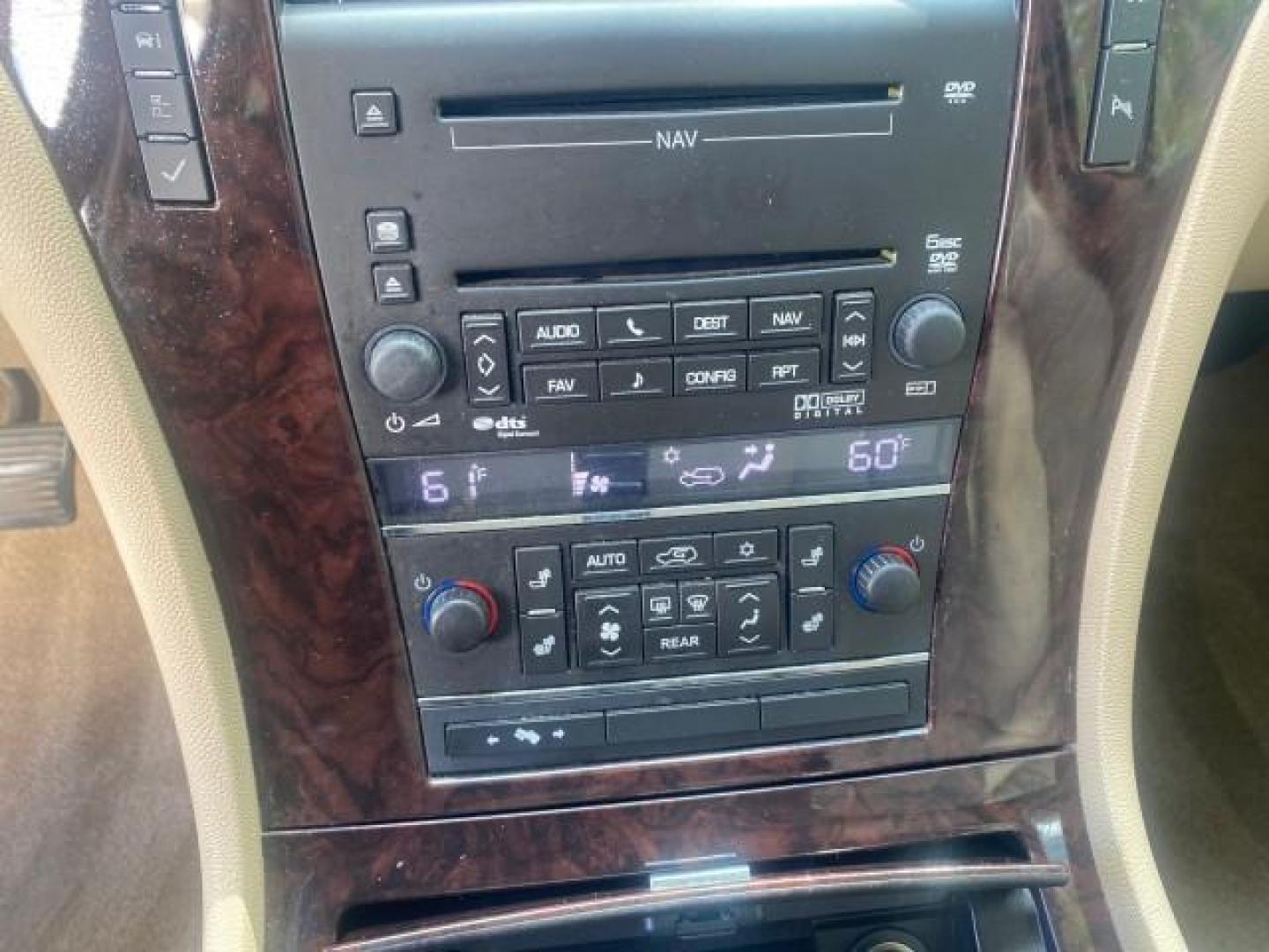 2009 White Diamond Tricoat /Cashmere/Cocoa Cadillac Escalade LOW MILES 77,086 WHITE DIAMOND (1GYFC13279R) with an 6.2L Vortec 1000 V8 SFI E85 Engine engine, Automatic transmission, located at 4701 North Dixie Hwy, Pompano Beach, FL, 33064, (954) 422-2889, 26.240938, -80.123474 - OUR WEBPAGE FLORIDACARS1.COM HAS OVER 100 PHOTOS AND FREE CARFAX LINK 2009 CADILLAC ESCALADE NAV VIN: 1GYFC13279R235017 1 G Y F C 1 3 2 7 9 R 2 3 5 0 1 7 4 DOOR WAGON/SPORT UTILITY 6.2L V8 F OHV 16V TOW PKG FLEX FUEL NO RECALLS REAR WHEEL DRIVE Top Features Alloy Wheels Quad Seats BOSE Sound System - Photo#44