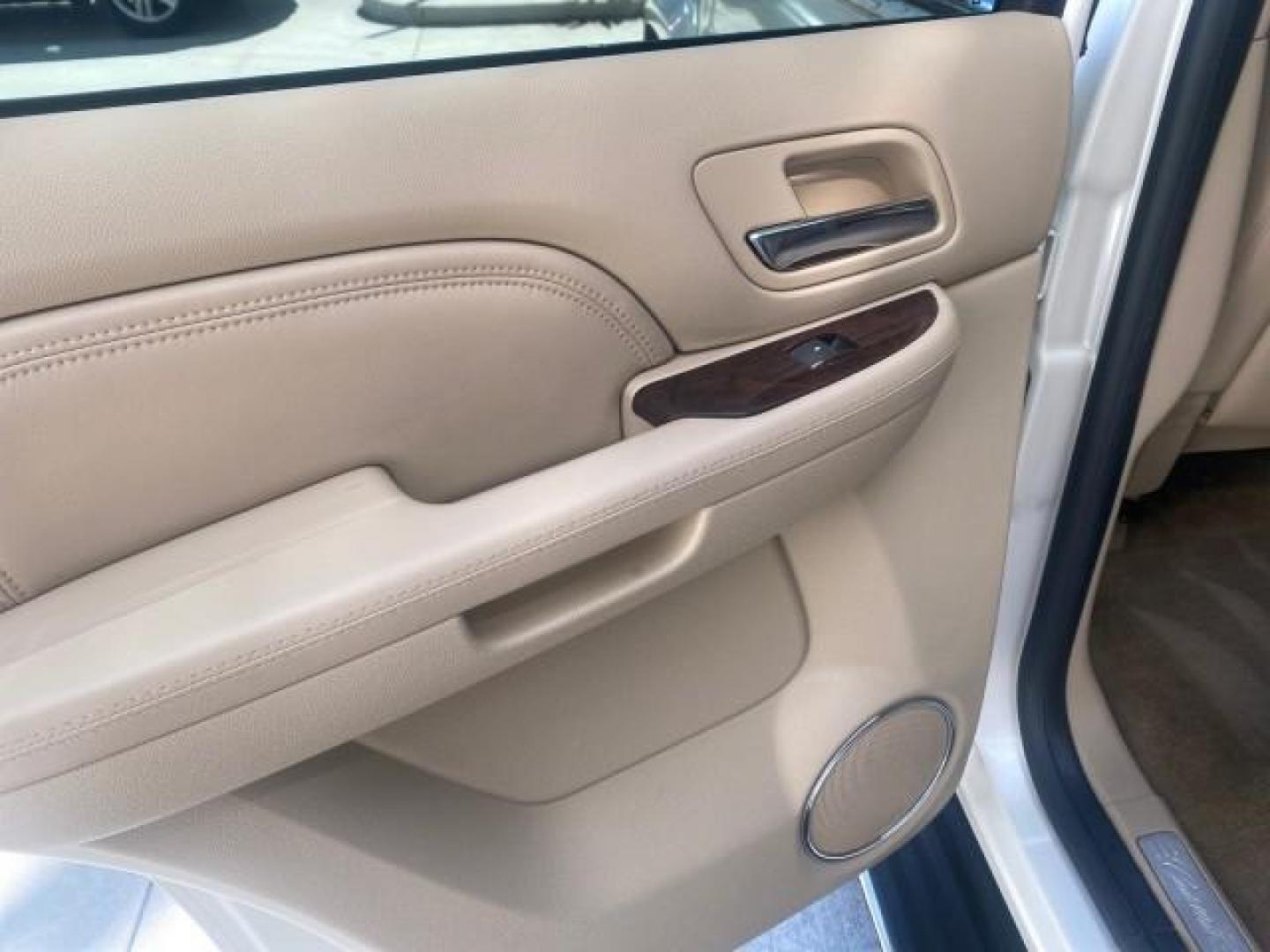 2009 White Diamond Tricoat /Cashmere/Cocoa Cadillac Escalade LOW MILES 77,086 WHITE DIAMOND (1GYFC13279R) with an 6.2L Vortec 1000 V8 SFI E85 Engine engine, Automatic transmission, located at 4701 North Dixie Hwy, Pompano Beach, FL, 33064, (954) 422-2889, 26.240938, -80.123474 - OUR WEBPAGE FLORIDACARS1.COM HAS OVER 100 PHOTOS AND FREE CARFAX LINK 2009 CADILLAC ESCALADE NAV VIN: 1GYFC13279R235017 1 G Y F C 1 3 2 7 9 R 2 3 5 0 1 7 4 DOOR WAGON/SPORT UTILITY 6.2L V8 F OHV 16V TOW PKG FLEX FUEL NO RECALLS REAR WHEEL DRIVE Top Features Alloy Wheels Quad Seats BOSE Sound System - Photo#58