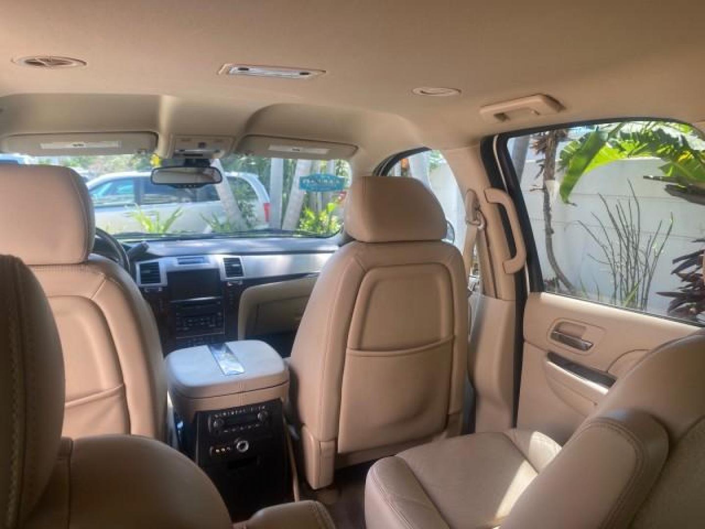 2009 White Diamond Tricoat /Cashmere/Cocoa Cadillac Escalade LOW MILES 77,086 WHITE DIAMOND (1GYFC13279R) with an 6.2L Vortec 1000 V8 SFI E85 Engine engine, Automatic transmission, located at 4701 North Dixie Hwy, Pompano Beach, FL, 33064, (954) 422-2889, 26.240938, -80.123474 - OUR WEBPAGE FLORIDACARS1.COM HAS OVER 100 PHOTOS AND FREE CARFAX LINK 2009 CADILLAC ESCALADE NAV VIN: 1GYFC13279R235017 1 G Y F C 1 3 2 7 9 R 2 3 5 0 1 7 4 DOOR WAGON/SPORT UTILITY 6.2L V8 F OHV 16V TOW PKG FLEX FUEL NO RECALLS REAR WHEEL DRIVE Top Features Alloy Wheels Quad Seats BOSE Sound System - Photo#69