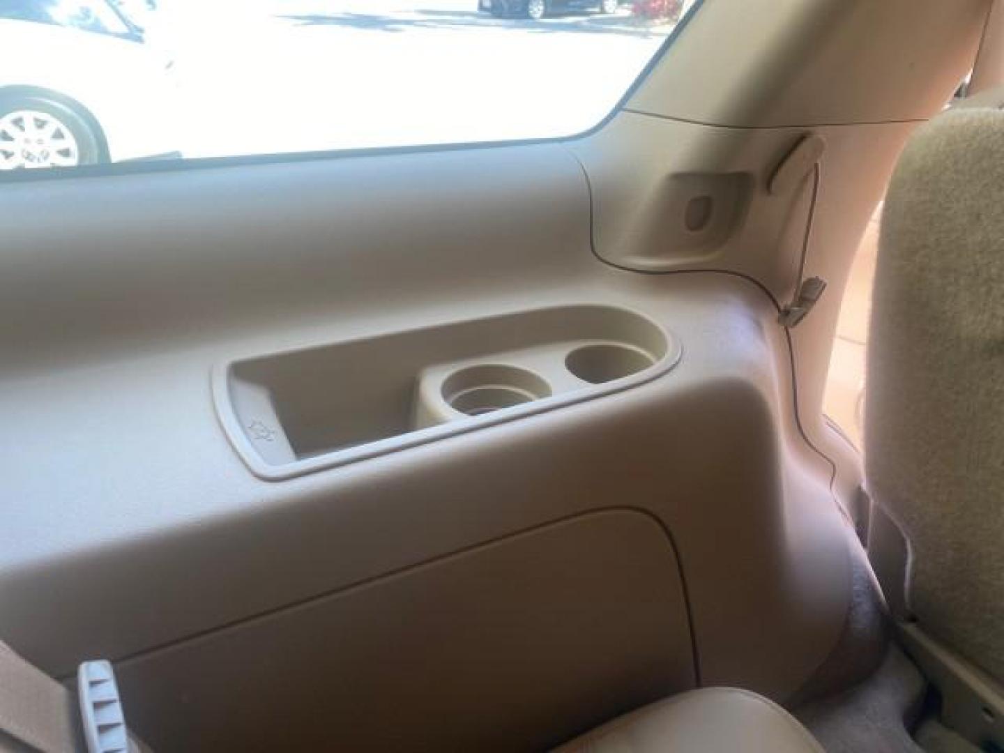 2009 White Diamond Tricoat /Cashmere/Cocoa Cadillac Escalade LOW MILES 77,086 WHITE DIAMOND (1GYFC13279R) with an 6.2L Vortec 1000 V8 SFI E85 Engine engine, Automatic transmission, located at 4701 North Dixie Hwy, Pompano Beach, FL, 33064, (954) 422-2889, 26.240938, -80.123474 - OUR WEBPAGE FLORIDACARS1.COM HAS OVER 100 PHOTOS AND FREE CARFAX LINK 2009 CADILLAC ESCALADE NAV VIN: 1GYFC13279R235017 1 G Y F C 1 3 2 7 9 R 2 3 5 0 1 7 4 DOOR WAGON/SPORT UTILITY 6.2L V8 F OHV 16V TOW PKG FLEX FUEL NO RECALLS REAR WHEEL DRIVE Top Features Alloy Wheels Quad Seats BOSE Sound System - Photo#70
