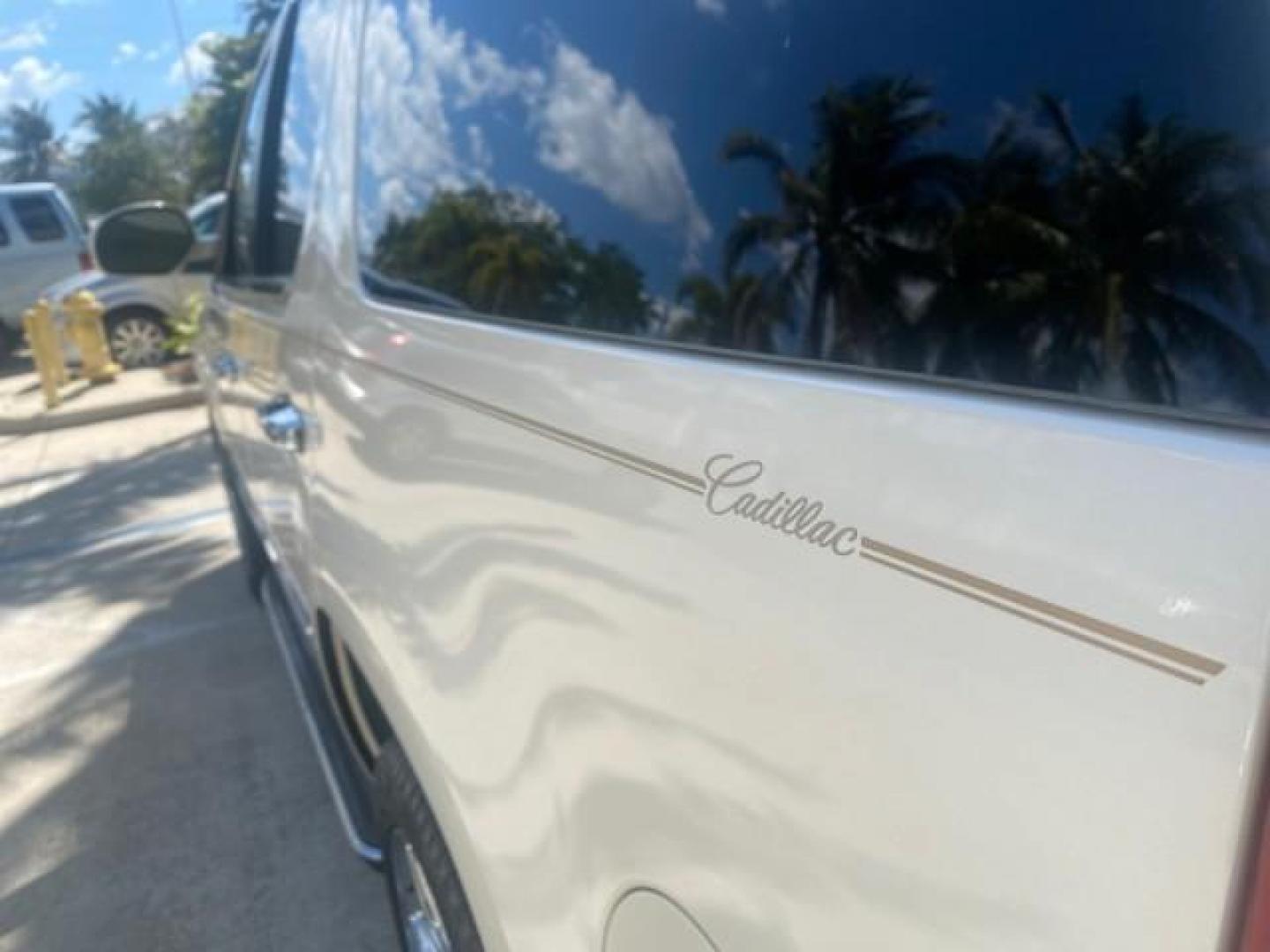 2009 White Diamond Tricoat /Cashmere/Cocoa Cadillac Escalade LOW MILES 77,086 WHITE DIAMOND (1GYFC13279R) with an 6.2L Vortec 1000 V8 SFI E85 Engine engine, Automatic transmission, located at 4701 North Dixie Hwy, Pompano Beach, FL, 33064, (954) 422-2889, 26.240938, -80.123474 - OUR WEBPAGE FLORIDACARS1.COM HAS OVER 100 PHOTOS AND FREE CARFAX LINK 2009 CADILLAC ESCALADE NAV VIN: 1GYFC13279R235017 1 G Y F C 1 3 2 7 9 R 2 3 5 0 1 7 4 DOOR WAGON/SPORT UTILITY 6.2L V8 F OHV 16V TOW PKG FLEX FUEL NO RECALLS REAR WHEEL DRIVE Top Features Alloy Wheels Quad Seats BOSE Sound System - Photo#76
