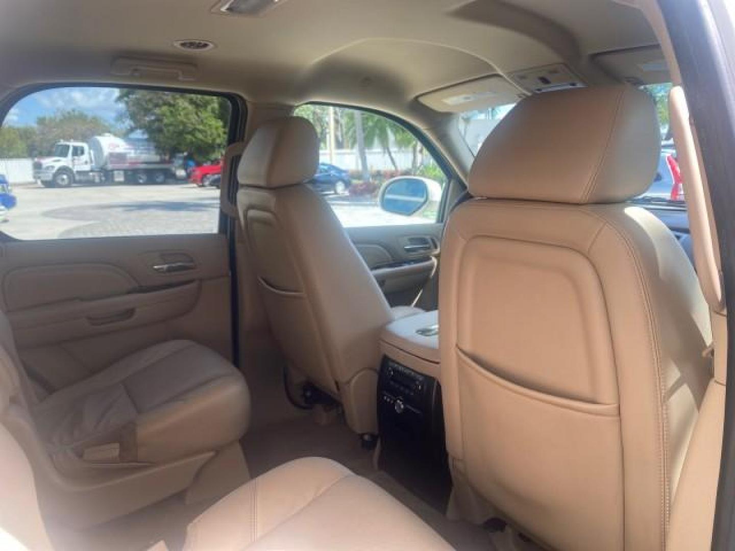 2009 White Diamond Tricoat /Cashmere/Cocoa Cadillac Escalade LOW MILES 77,086 WHITE DIAMOND (1GYFC13279R) with an 6.2L Vortec 1000 V8 SFI E85 Engine engine, Automatic transmission, located at 4701 North Dixie Hwy, Pompano Beach, FL, 33064, (954) 422-2889, 26.240938, -80.123474 - OUR WEBPAGE FLORIDACARS1.COM HAS OVER 100 PHOTOS AND FREE CARFAX LINK 2009 CADILLAC ESCALADE NAV VIN: 1GYFC13279R235017 1 G Y F C 1 3 2 7 9 R 2 3 5 0 1 7 4 DOOR WAGON/SPORT UTILITY 6.2L V8 F OHV 16V TOW PKG FLEX FUEL NO RECALLS REAR WHEEL DRIVE Top Features Alloy Wheels Quad Seats BOSE Sound System - Photo#92