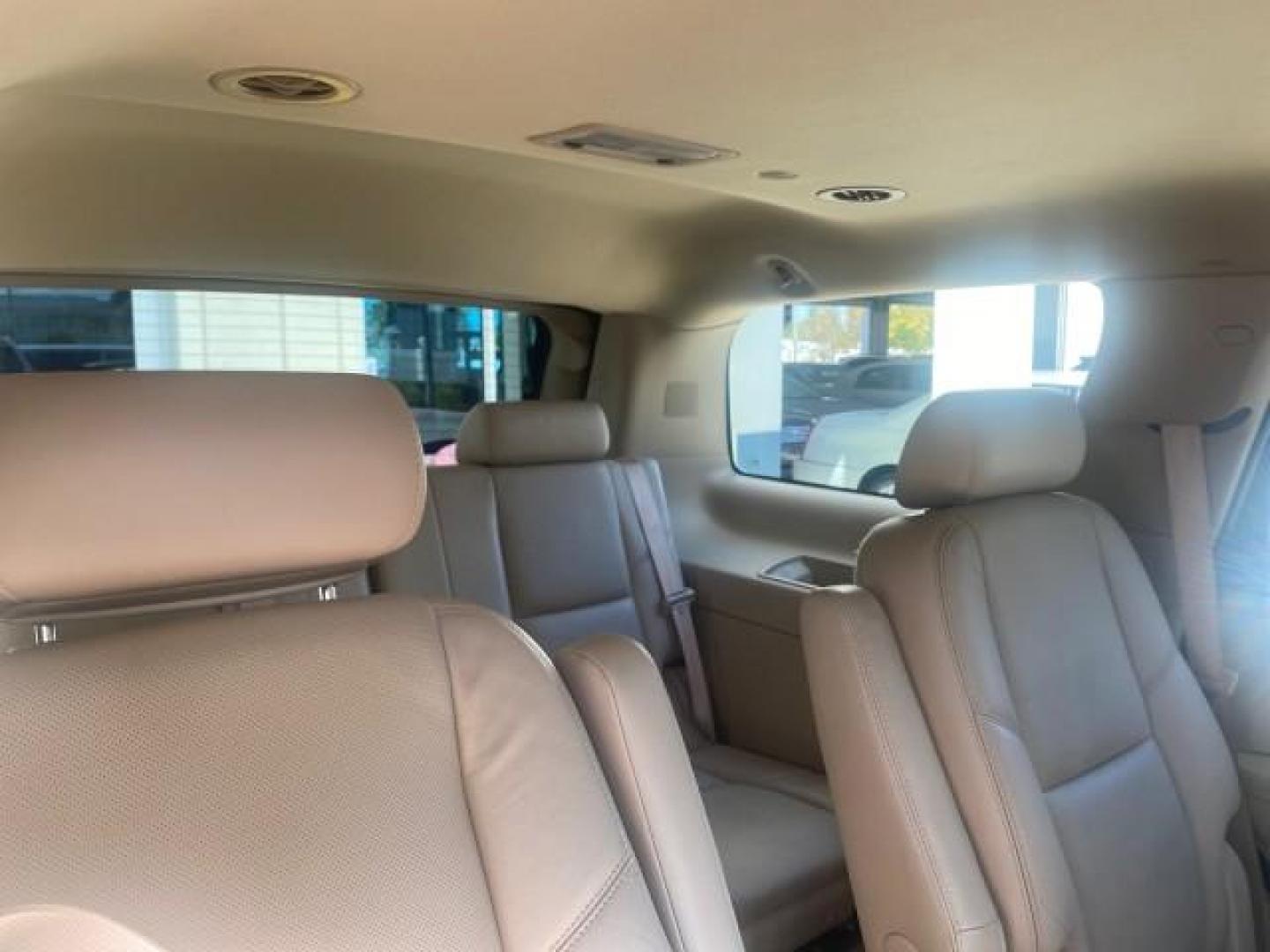 2009 White Diamond Tricoat /Cashmere/Cocoa Cadillac Escalade LOW MILES 77,086 WHITE DIAMOND (1GYFC13279R) with an 6.2L Vortec 1000 V8 SFI E85 Engine engine, Automatic transmission, located at 4701 North Dixie Hwy, Pompano Beach, FL, 33064, (954) 422-2889, 26.240938, -80.123474 - OUR WEBPAGE FLORIDACARS1.COM HAS OVER 100 PHOTOS AND FREE CARFAX LINK 2009 CADILLAC ESCALADE NAV VIN: 1GYFC13279R235017 1 G Y F C 1 3 2 7 9 R 2 3 5 0 1 7 4 DOOR WAGON/SPORT UTILITY 6.2L V8 F OHV 16V TOW PKG FLEX FUEL NO RECALLS REAR WHEEL DRIVE Top Features Alloy Wheels Quad Seats BOSE Sound System - Photo#94